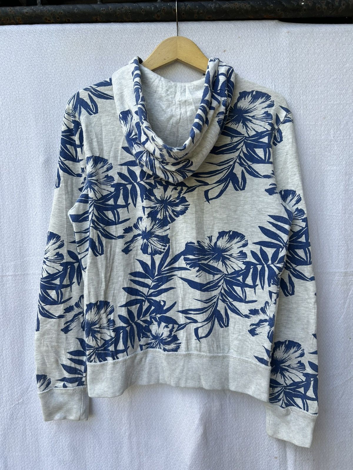 If Six Was Nine × Japanese Brand × Le Grande Bleu (L.G.B.) Aeropostale blue flowers hoodie Ifsixwasnine LGB Size US M / EU 48-50 / 2 - 2 Thumbnail