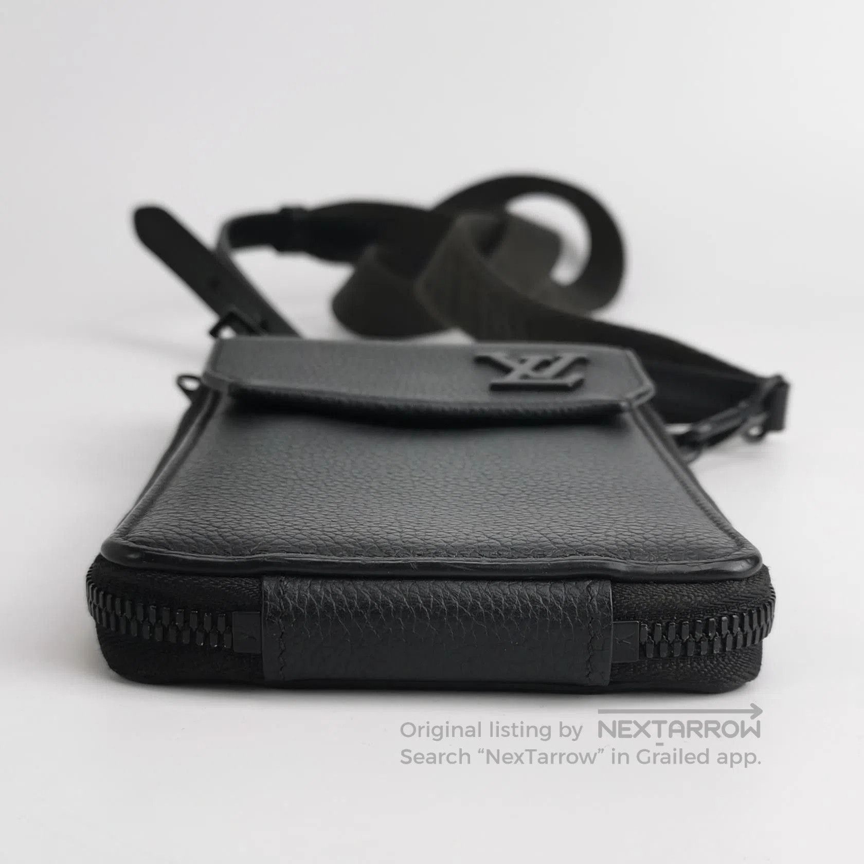 Louis Vuitton Louis Vuitton Takeoff Leather Crossbody Bag. Size ONE SIZE - 4 Thumbnail
