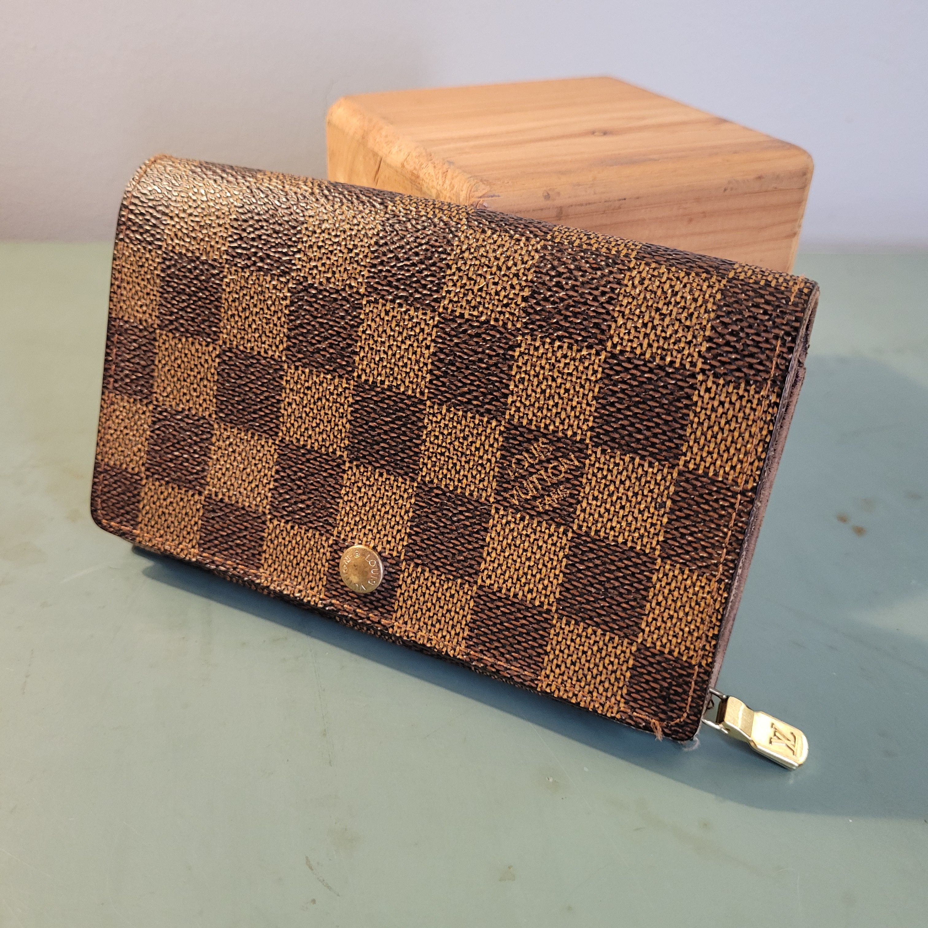 Louis Vuitton LV Damier Ebene Compact Long Wallet Size ONE SIZE - 1 Thumbnail