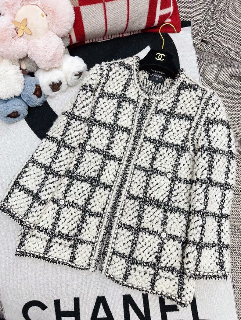 Chanel Chanel 19B black and white plaid large wool knitted jacket Size XS / US 0-2 / IT 36-38 - 7 Thumbnail
