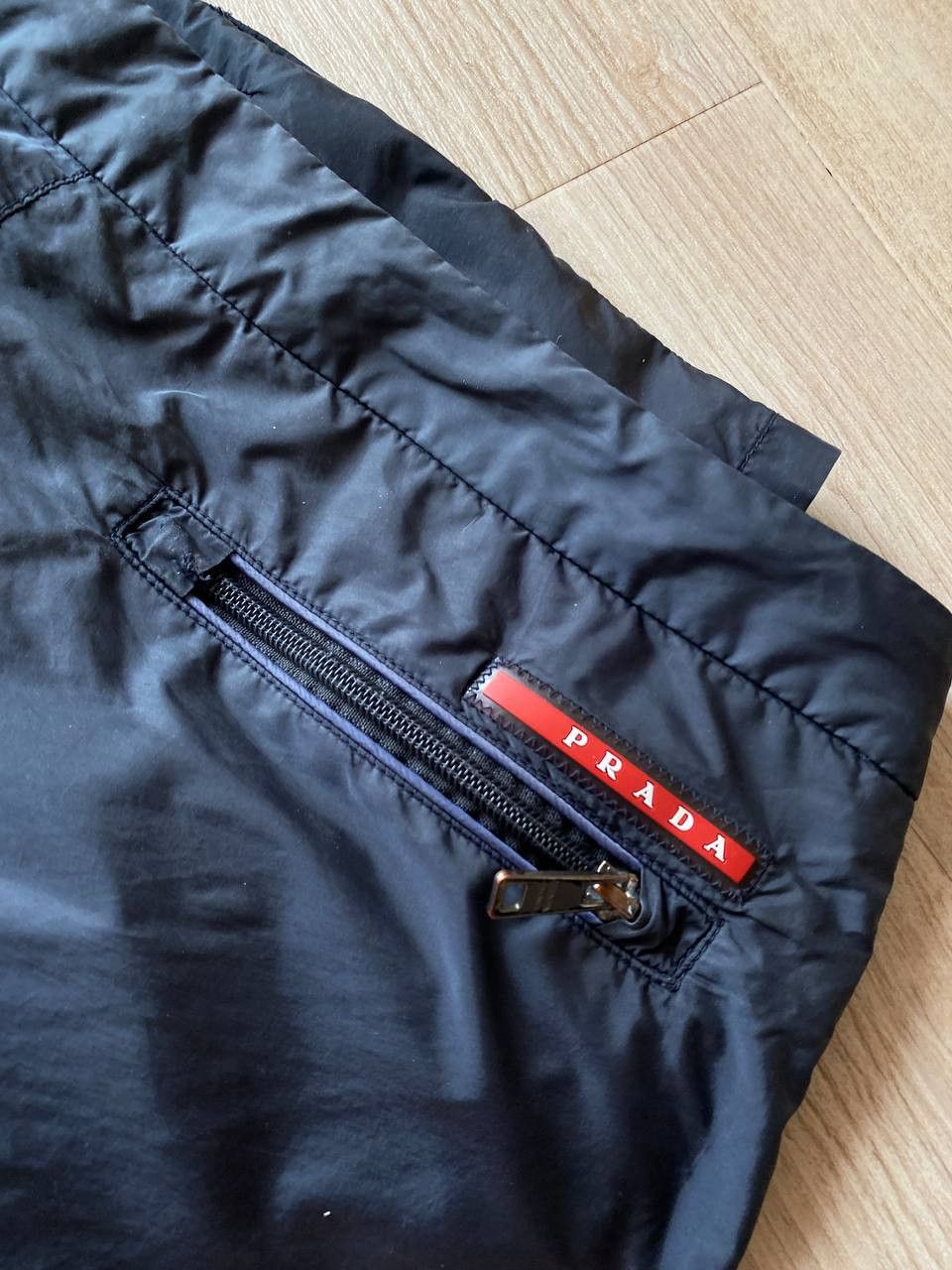 Prada prada red tab nylon shorts Size US 34 / EU 50 - 4 Thumbnail