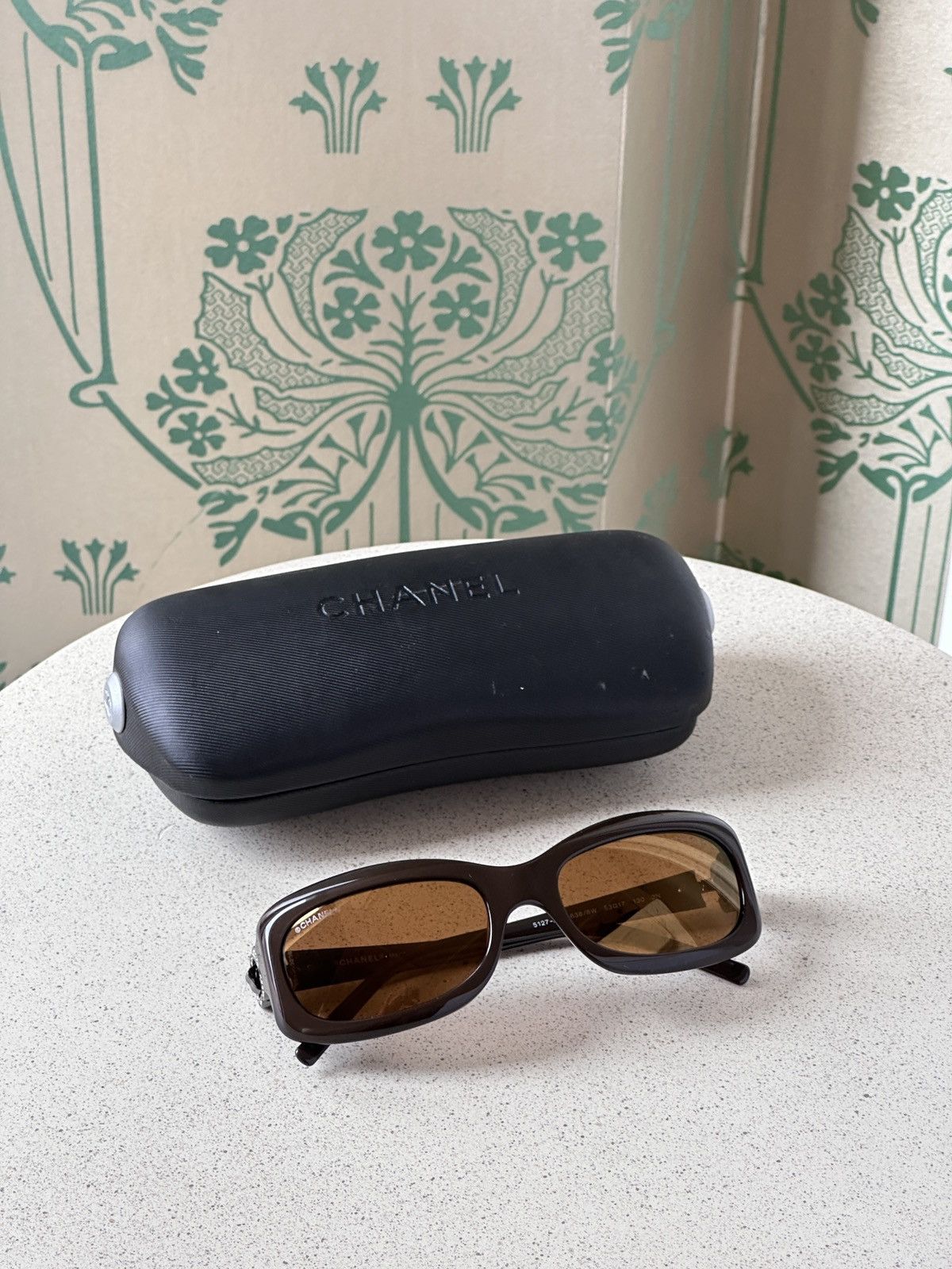 Chanel CHANEL CC Logo Camelia Brown Crystal Swarovski Sunglasses Size ONE SIZE - 17 Thumbnail