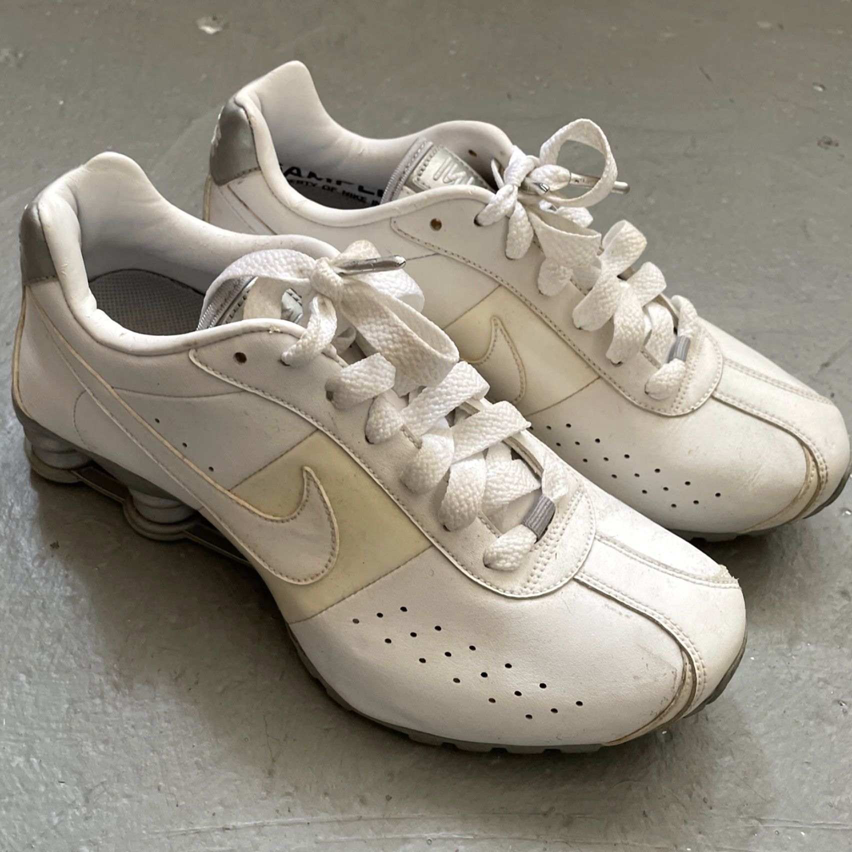 Nike Nike Shox Classic 2 II Sneaker Women’s 7 Beige 2009 343907-111 Size US 7 / IT 37 - 3 Thumbnail