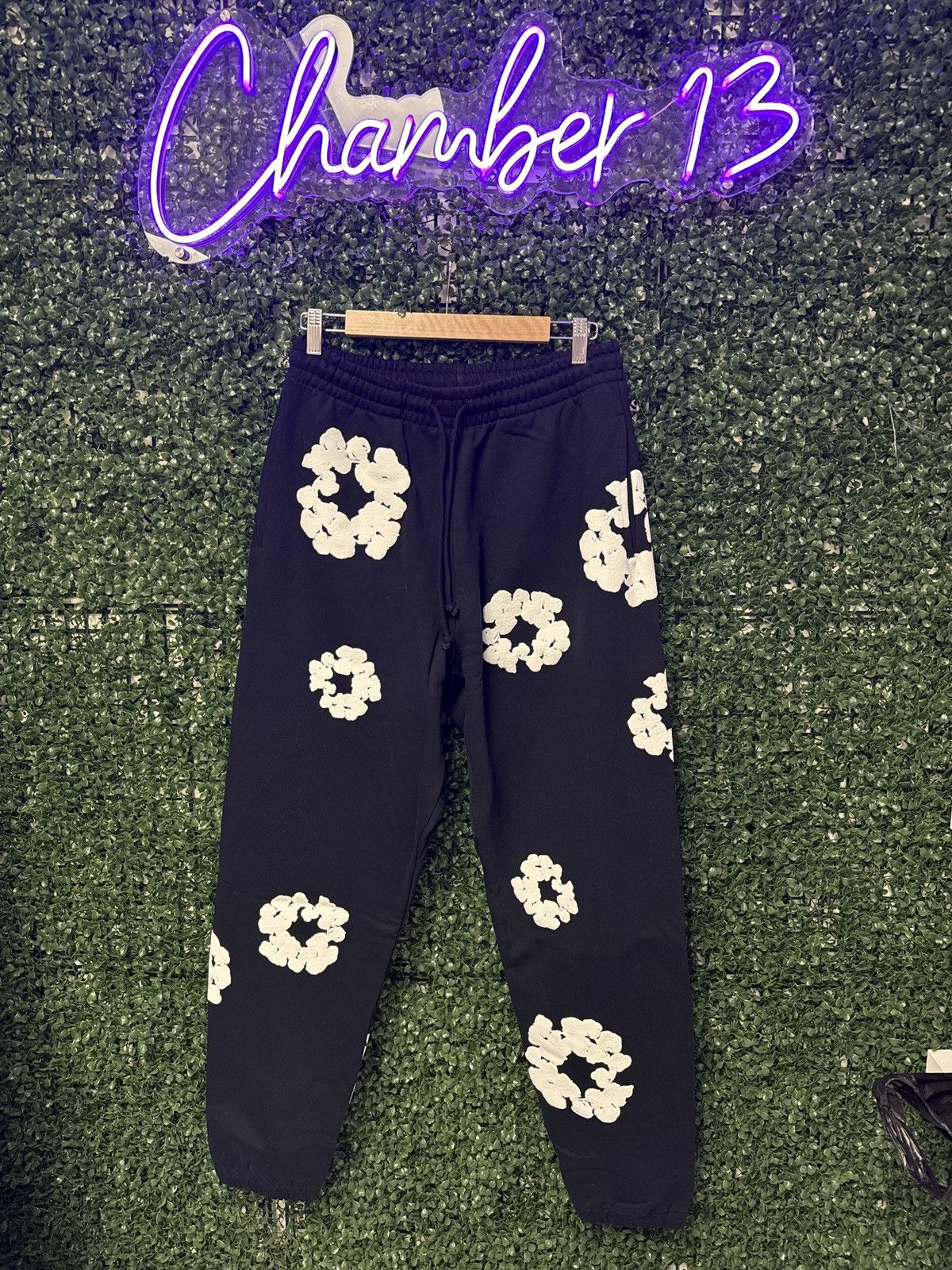 DENIM TEARS Denim tears black sweatpants Size US 32 / EU 48 - 1 Thumbnail