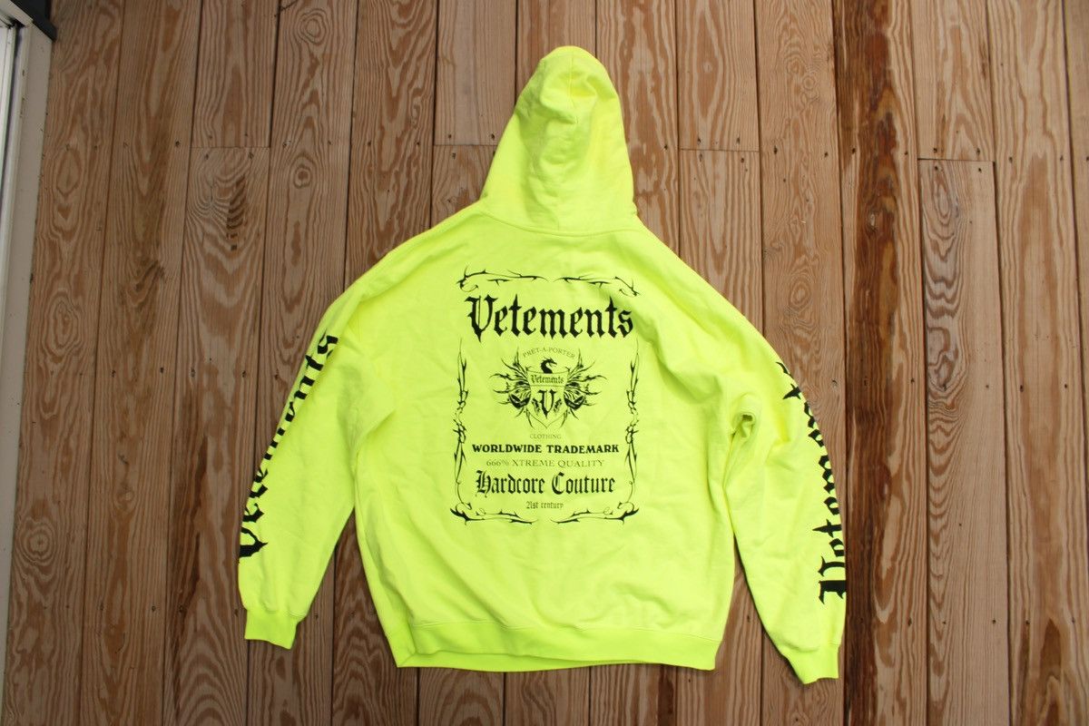Vetements M Vetements CITY METAL yellow LOGO oversized hoodie Size US M / EU 48-50 / 2 - 2 Thumbnail