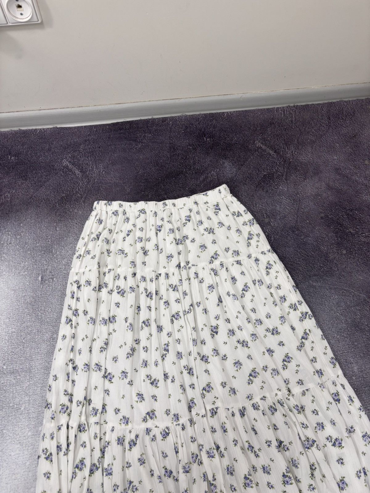 Alice + Olivia Alice + Olivia NWT Georgia Sea Floral Tiered Maxi Skirt Size 30" / US 8 / IT 44 - 3 Thumbnail