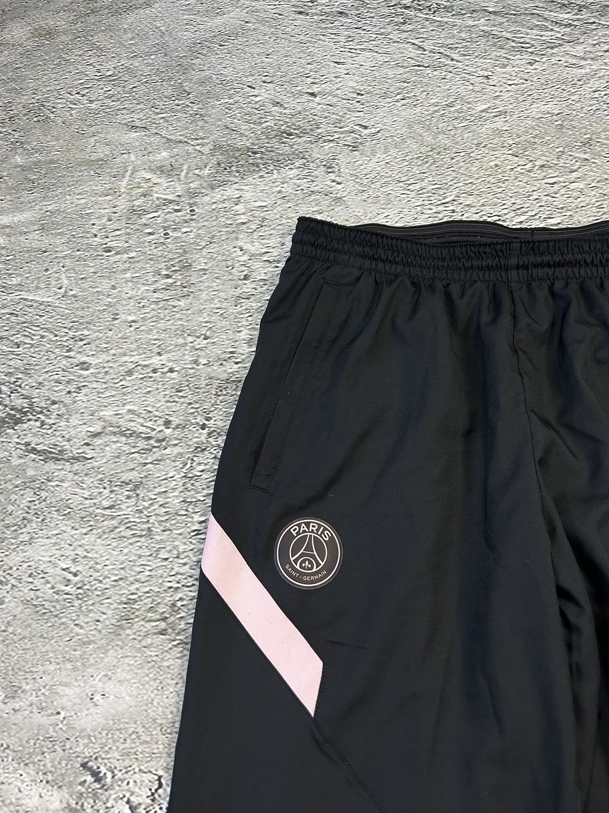 Nike × Vintage PSG Nike nylon black track pants small swoosh drill Y2K Size US 32 / EU 48 - 2 Thumbnail