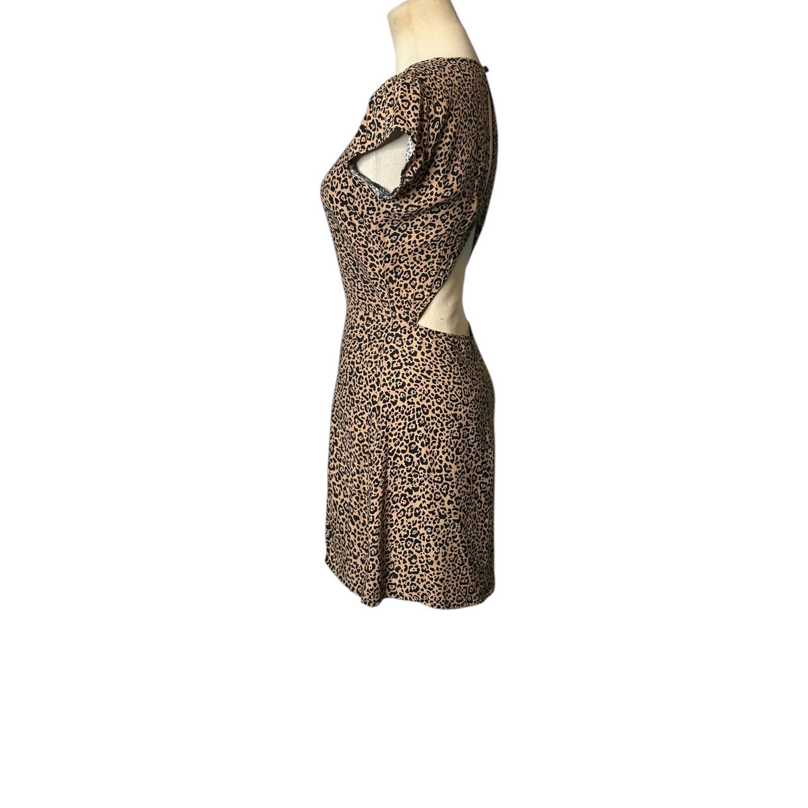 Reformation Reformation Lena Leopard Print Mini Dress size 2 Size XS / US 0-2 / IT 36-38 - 16 Thumbnail