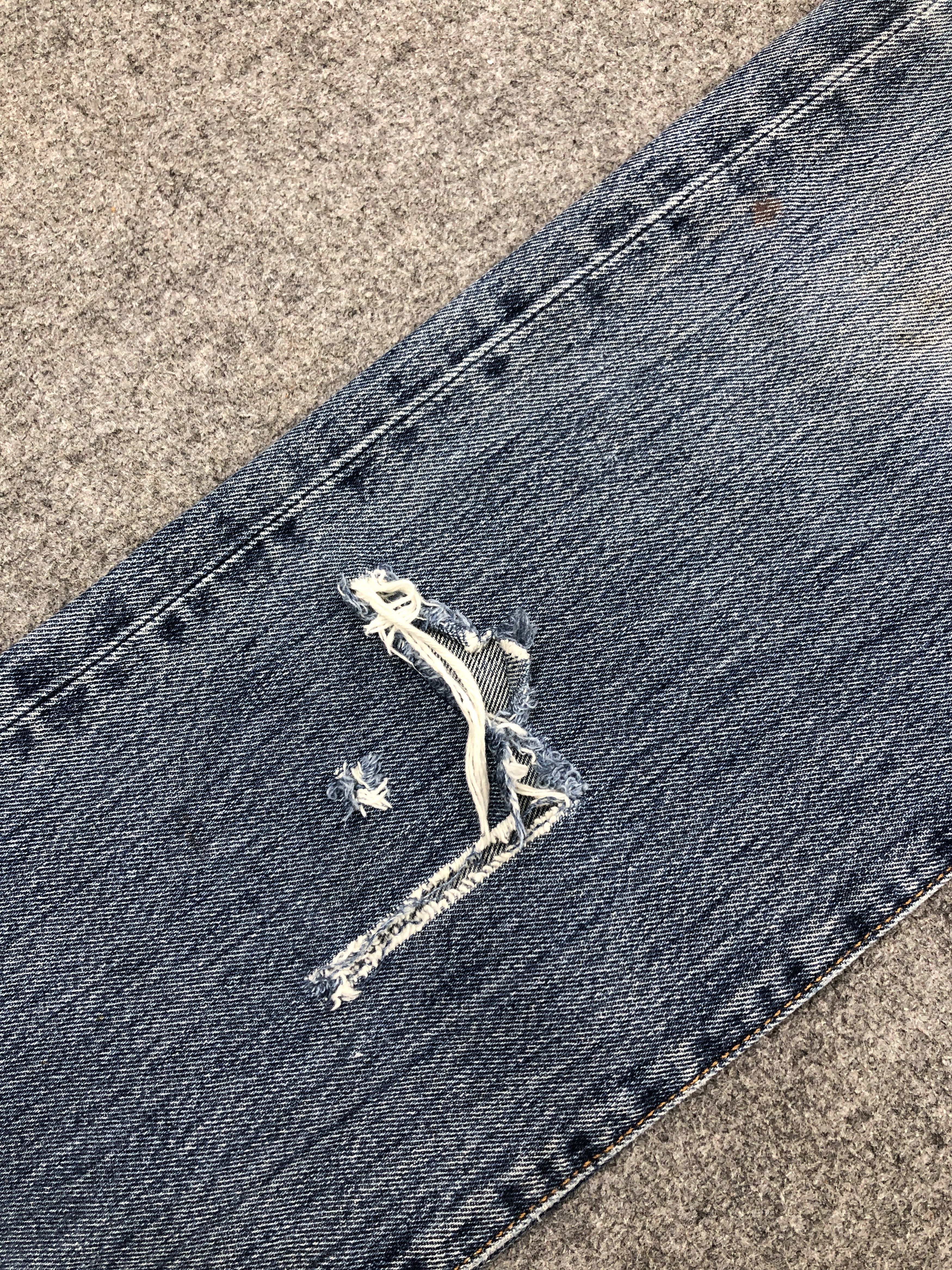 Levi's × Vintage Distressed Vintage Levi's 501 Blue Denim Jeans Size US 32 / EU 48 - 11 Thumbnail