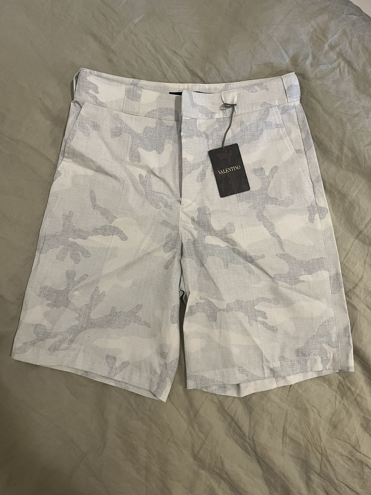 Valentino Camo Shorts WV3RDA937N5 Size US 30 / EU 46 - 1 Thumbnail