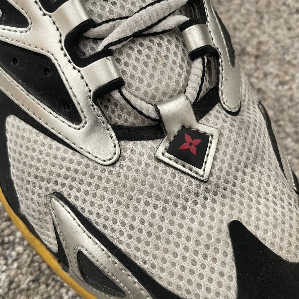 Louis Vuitton LOUIS VUITTON TATIC SNEAKER SILVER YELLOW BLACK RARE Size US 8.5 / EU 41-42 - 5 Thumbnail