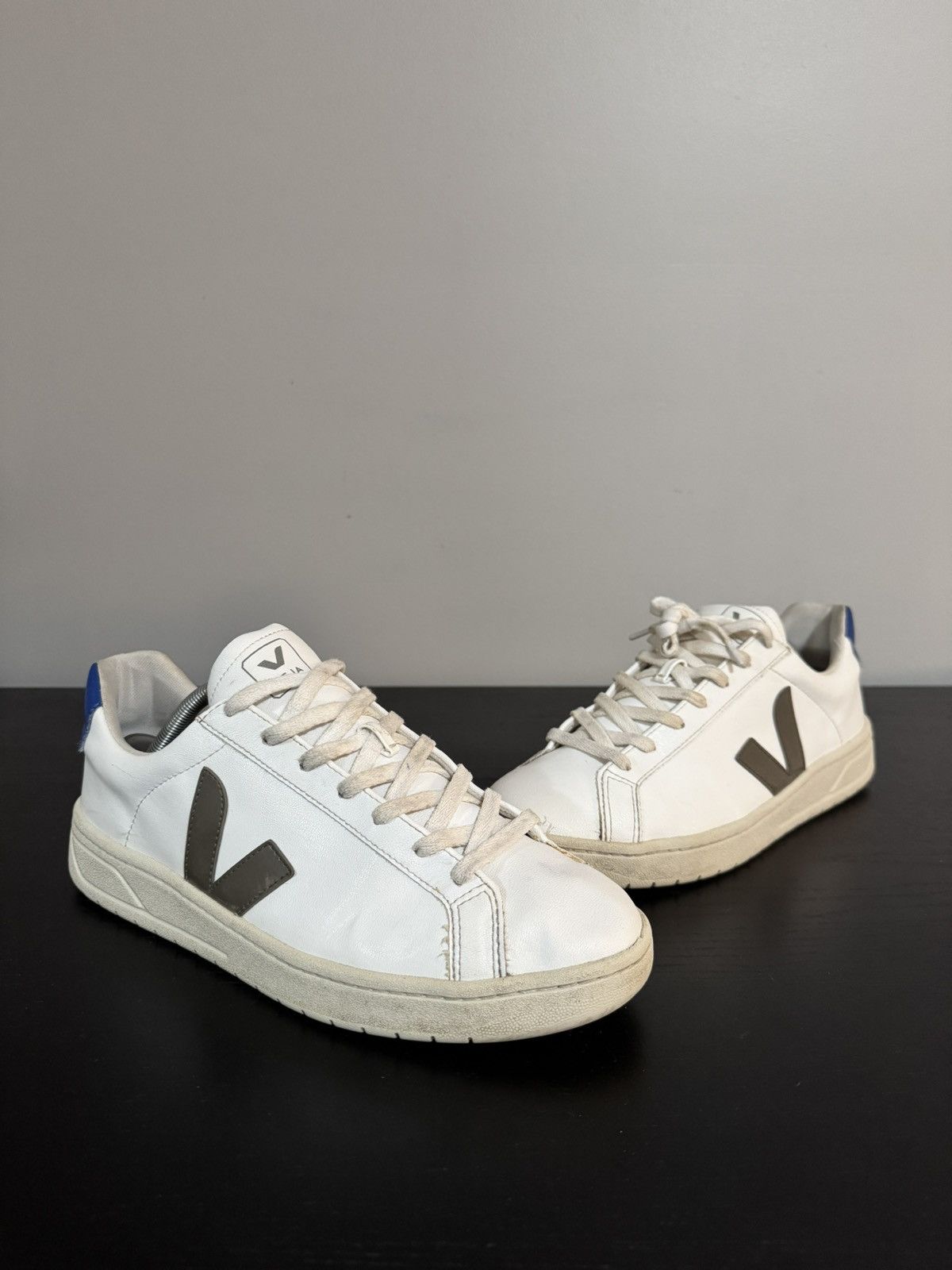 Veja Veja low top leather sneakers Size US 11 / EU 44 - 1 Thumbnail