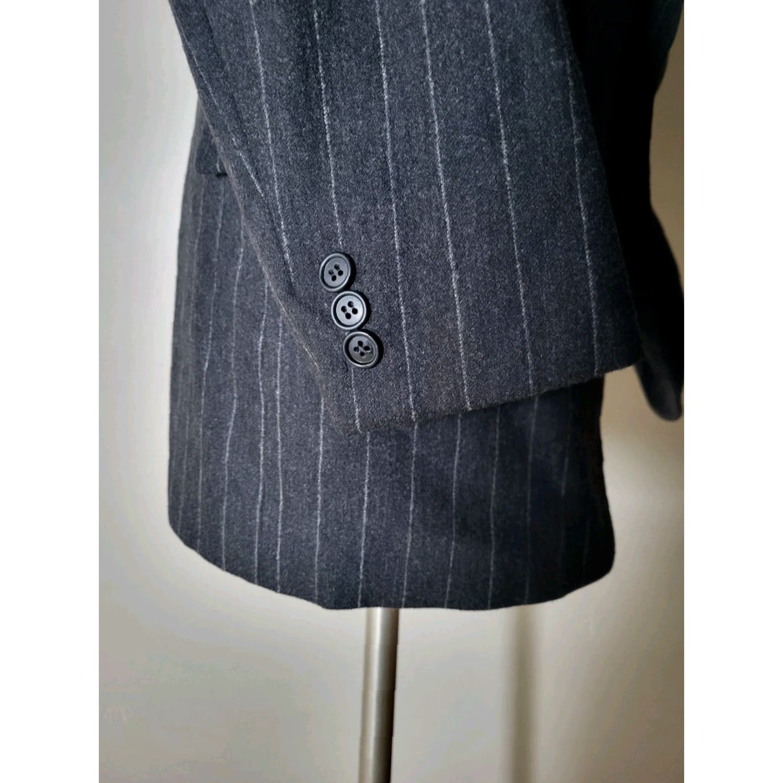 Valentino VINTAGE Valentino 42L Gray Flannel Wool Wide Chalk Striped Coat Blazer Jacket Size 42R - 5 Thumbnail