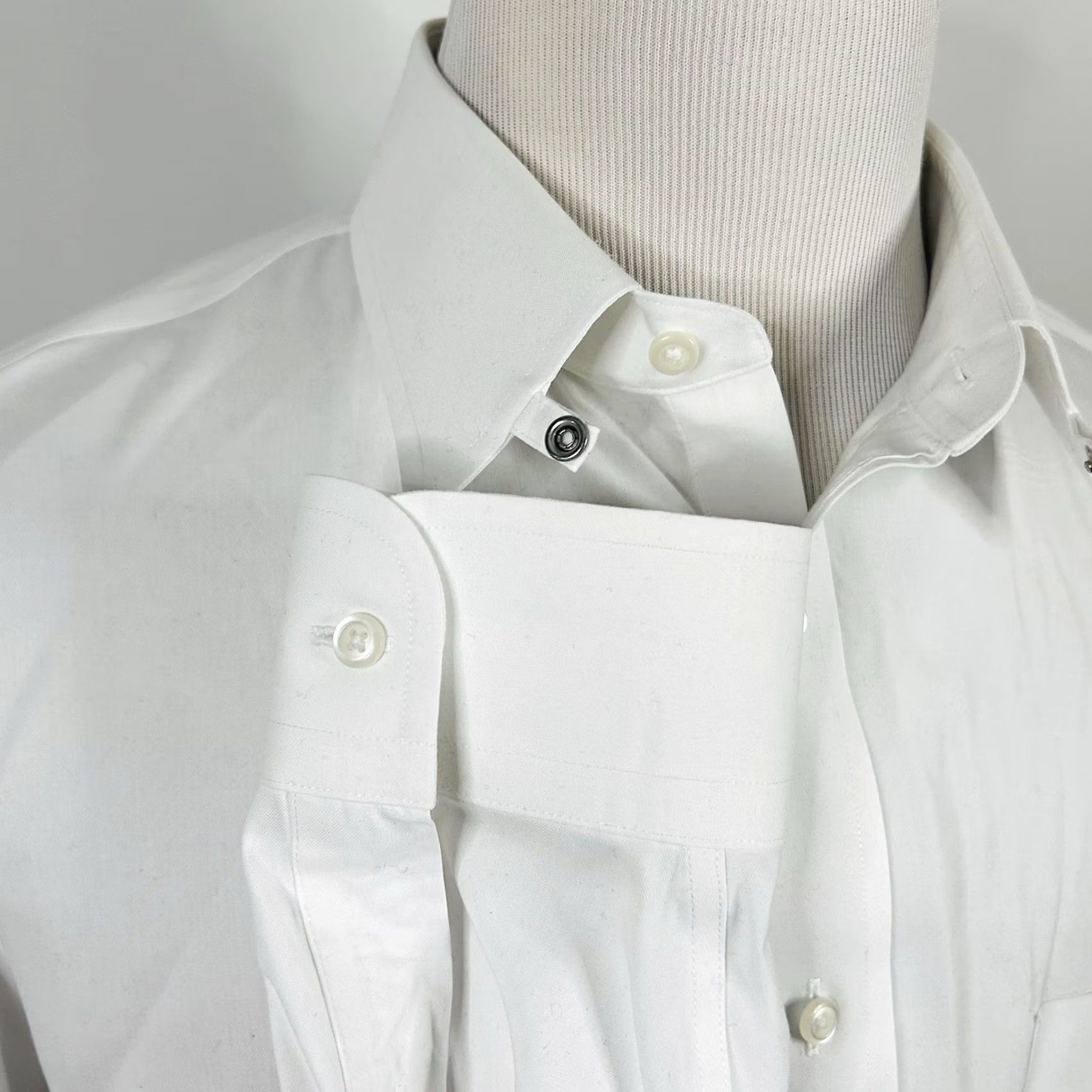 Jos. A. Bank Jos A Bank 17.5 33 Traditional Fit Traveler Dress Shirt All White 100% Cotton Shirt Mens Regular White 17.5 33 Size 48R - 4 Thumbnail