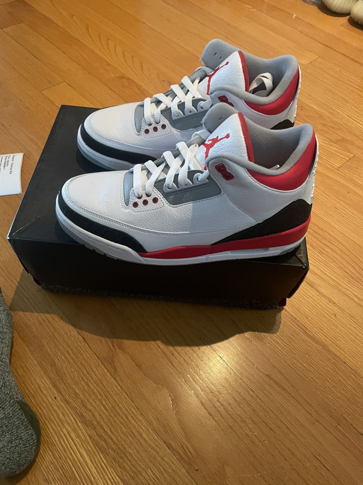 Jordan Brand 2013 fire red 3s retro Size US 8 / EU 41 - 4 Thumbnail