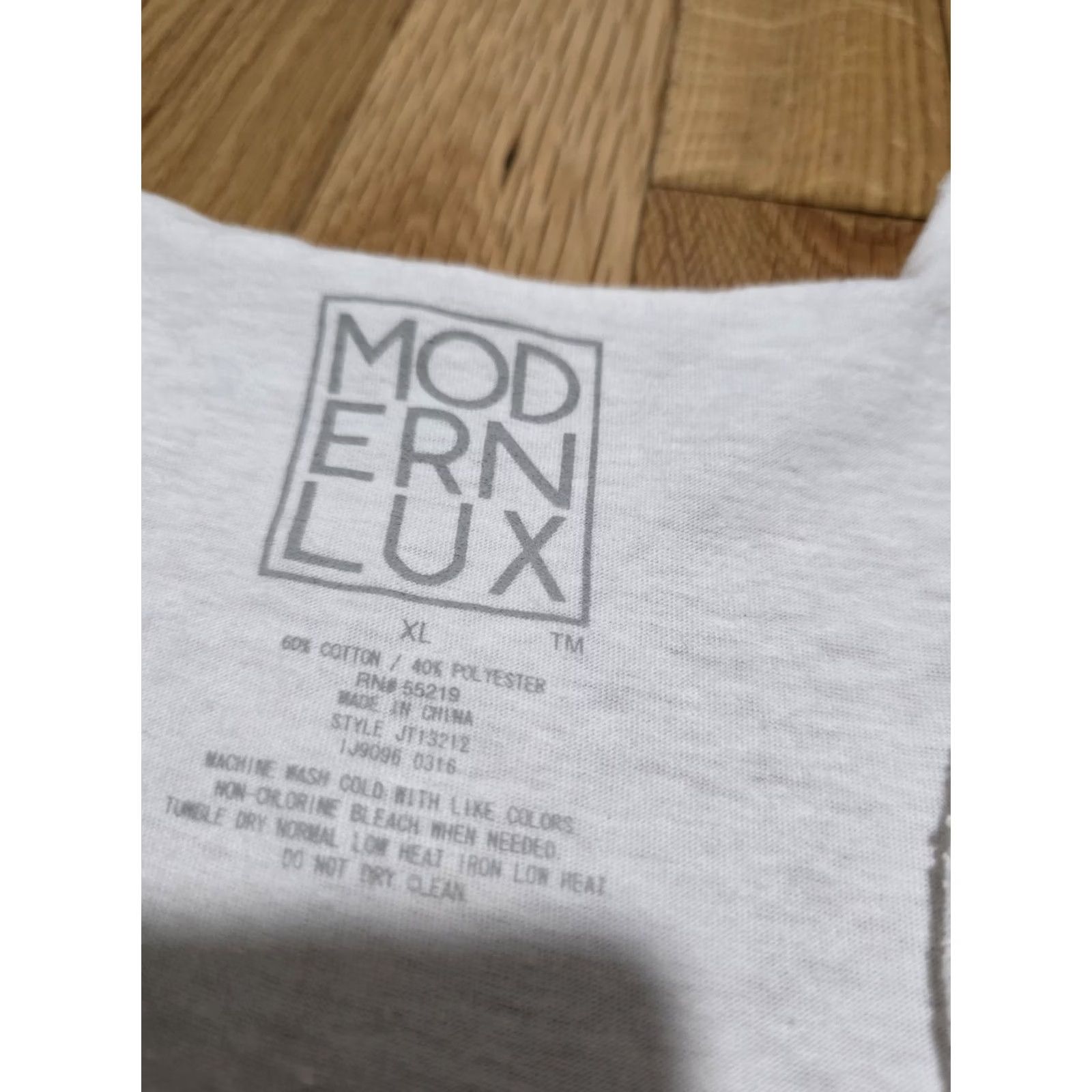 Vintage Modern Lux Tank Top Women’s XL White USA Distressed Look Tank Top Sleeveless Scoop Neck Pullover Casual Regular Size XL / US 12-14 / IT 48-50 - 2 Thumbnail