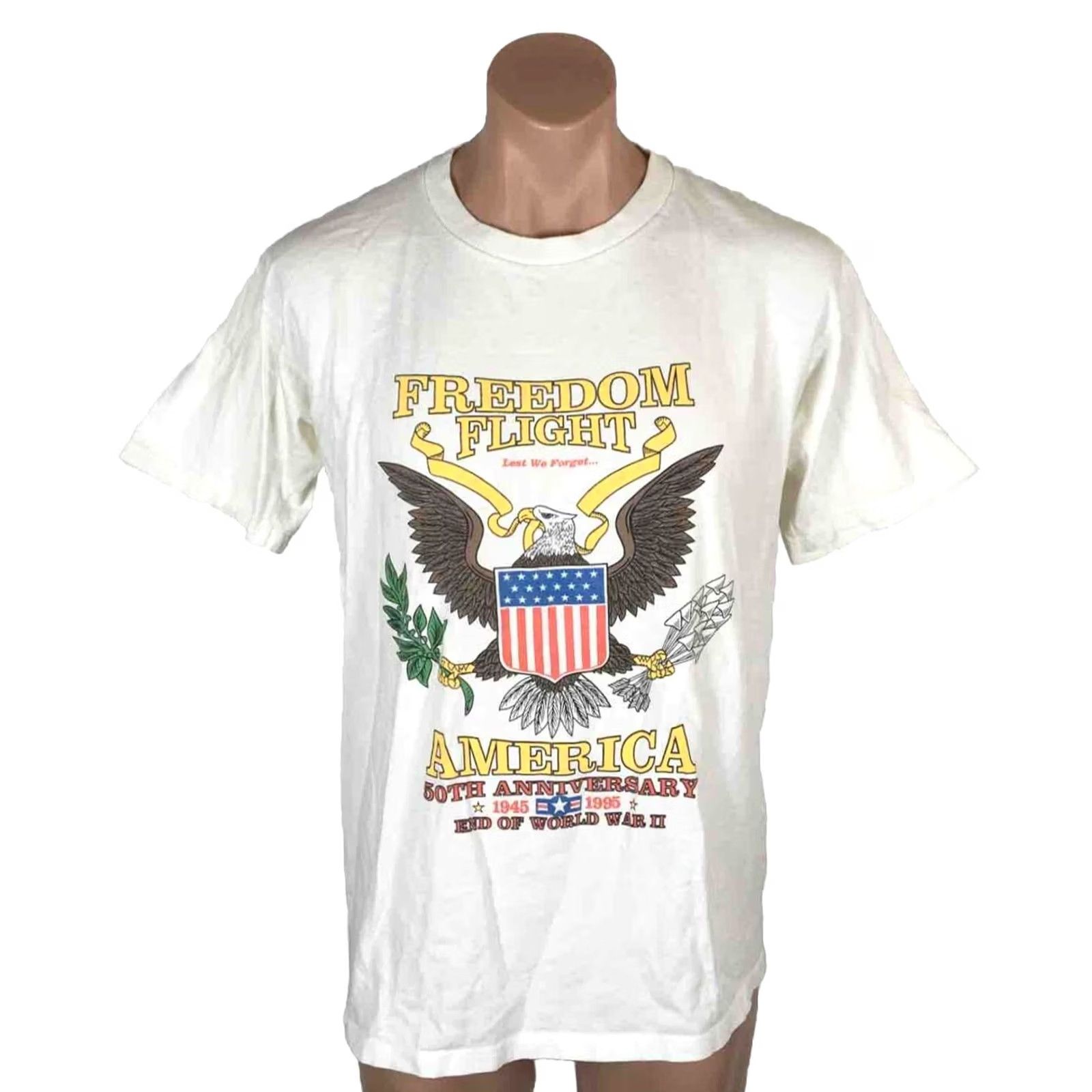 Vintage VINTAGE 1990s FREEDOM FLIGHT AMERICA T-SHIRT LG Men White 100% Cotton END OF WORLD WAR II FL Robinson Size US L / EU 52-54 / 3 - 2 Thumbnail