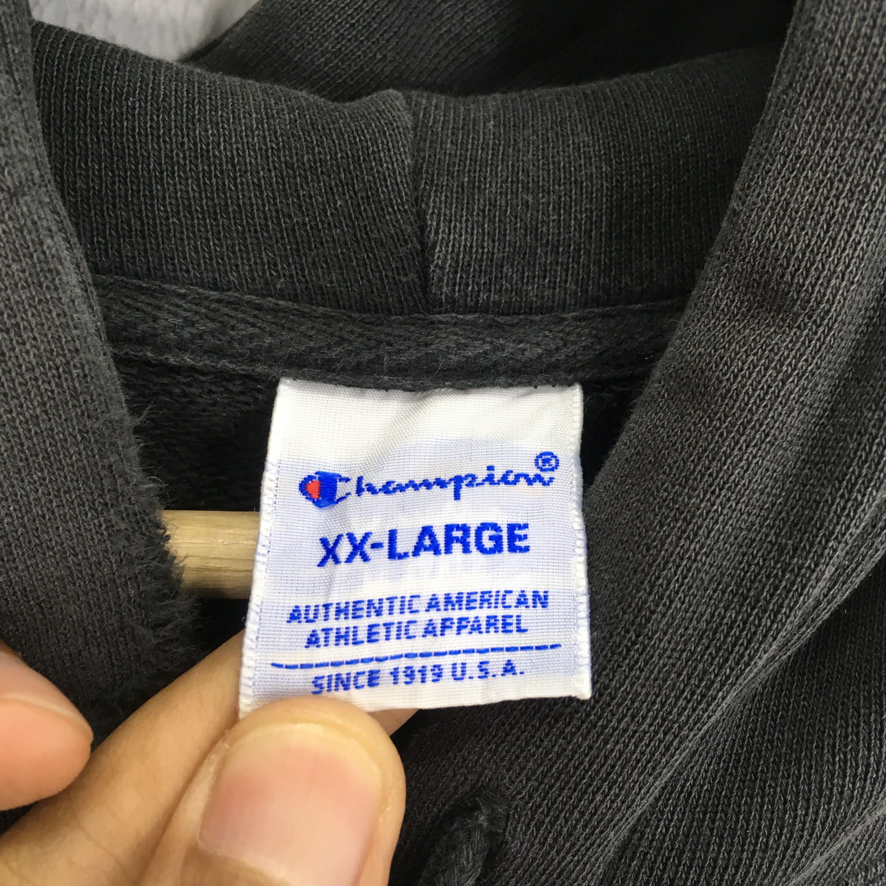 Champion Vintage Champion Black Sweater Large Champion - 365 Size US L / EU 52-54 / 3 - 13 Thumbnail