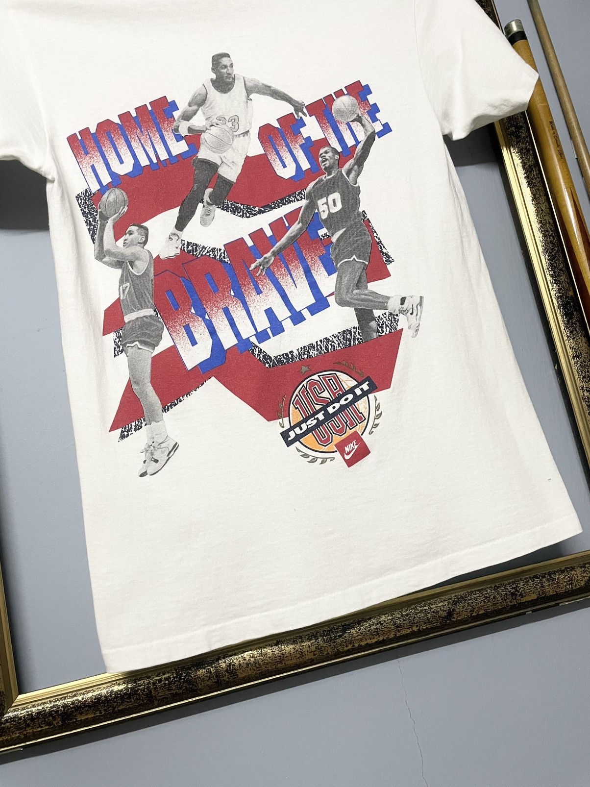 Nike Vintage 90s Designer Nike Land Of The Free Nba Og Tshirt Size US M / EU 48-50 / 2 - 11 Thumbnail