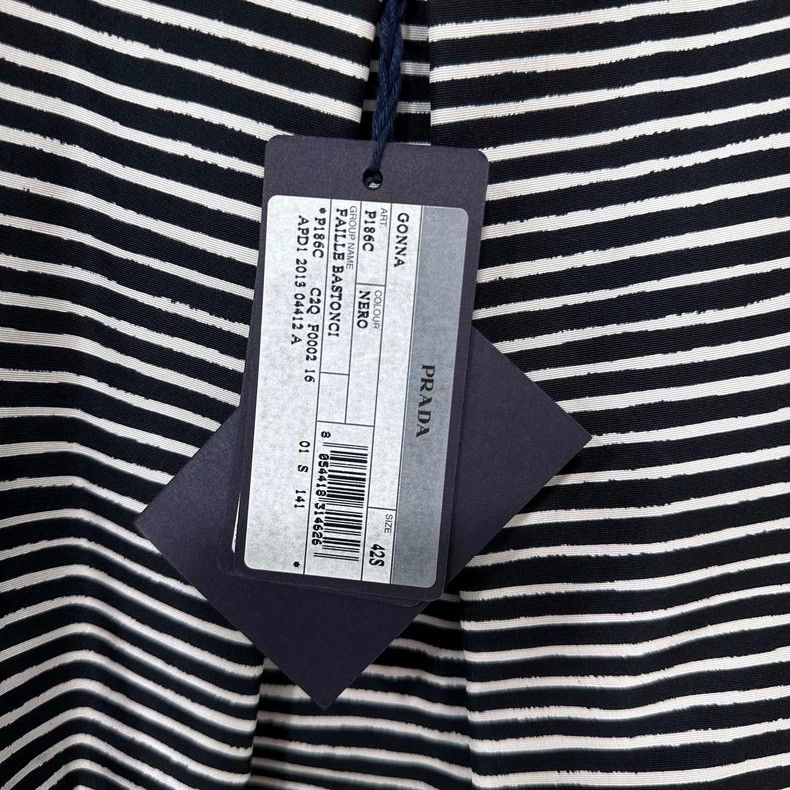 Prada Prada Striped pleated short 2504-Nextarrow Size 27" / US 4 / IT 40 - 6 Thumbnail
