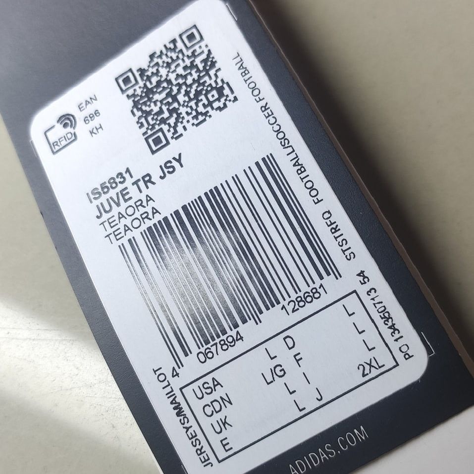 Adidas 𝐀𝐝𝐢𝐝𝐚𝐬 𝐉𝐮𝐯𝐞𝐧𝐭𝐮𝐬 𝐉𝐞𝐫𝐬𝐞𝐲 𝐭𝐫𝐚𝐢𝐧𝐢𝐧𝐠 Size US L / EU 52-54 / 3 - 2 Thumbnail