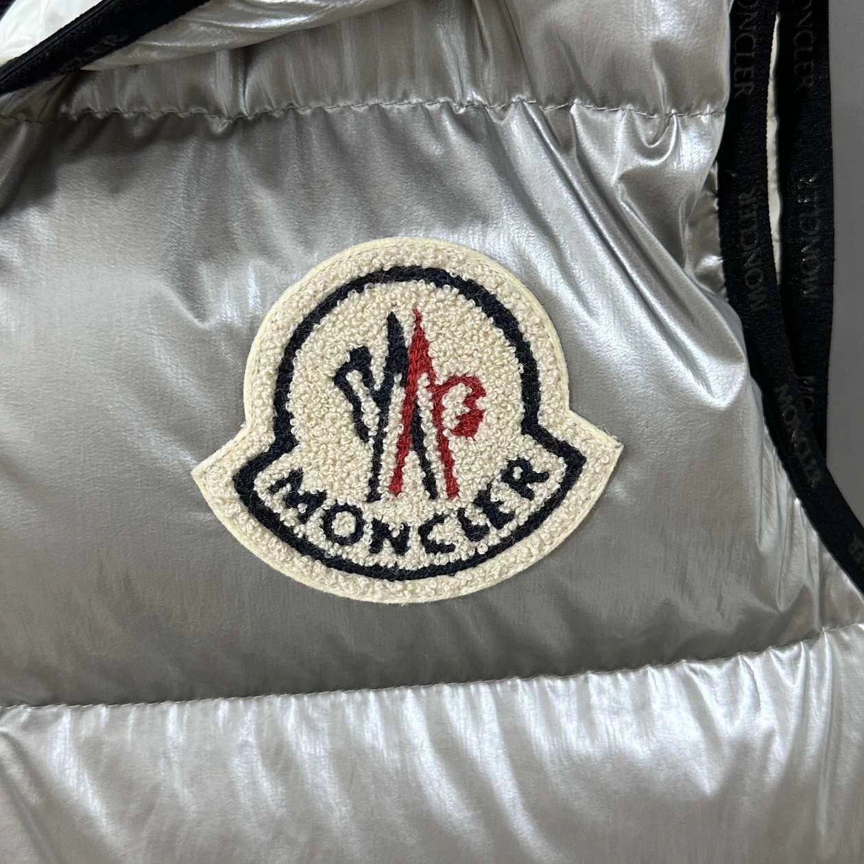 Moncler Moncler hera silver big logo belt down vest Size XS / US 0-2 / IT 36-38 - 9 Thumbnail