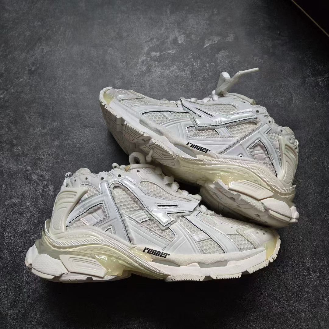Balenciaga Balenciaga Running White Lowtop Sneakers 38 Women Size US 7.5 / IT 37.5 - 1 Thumbnail