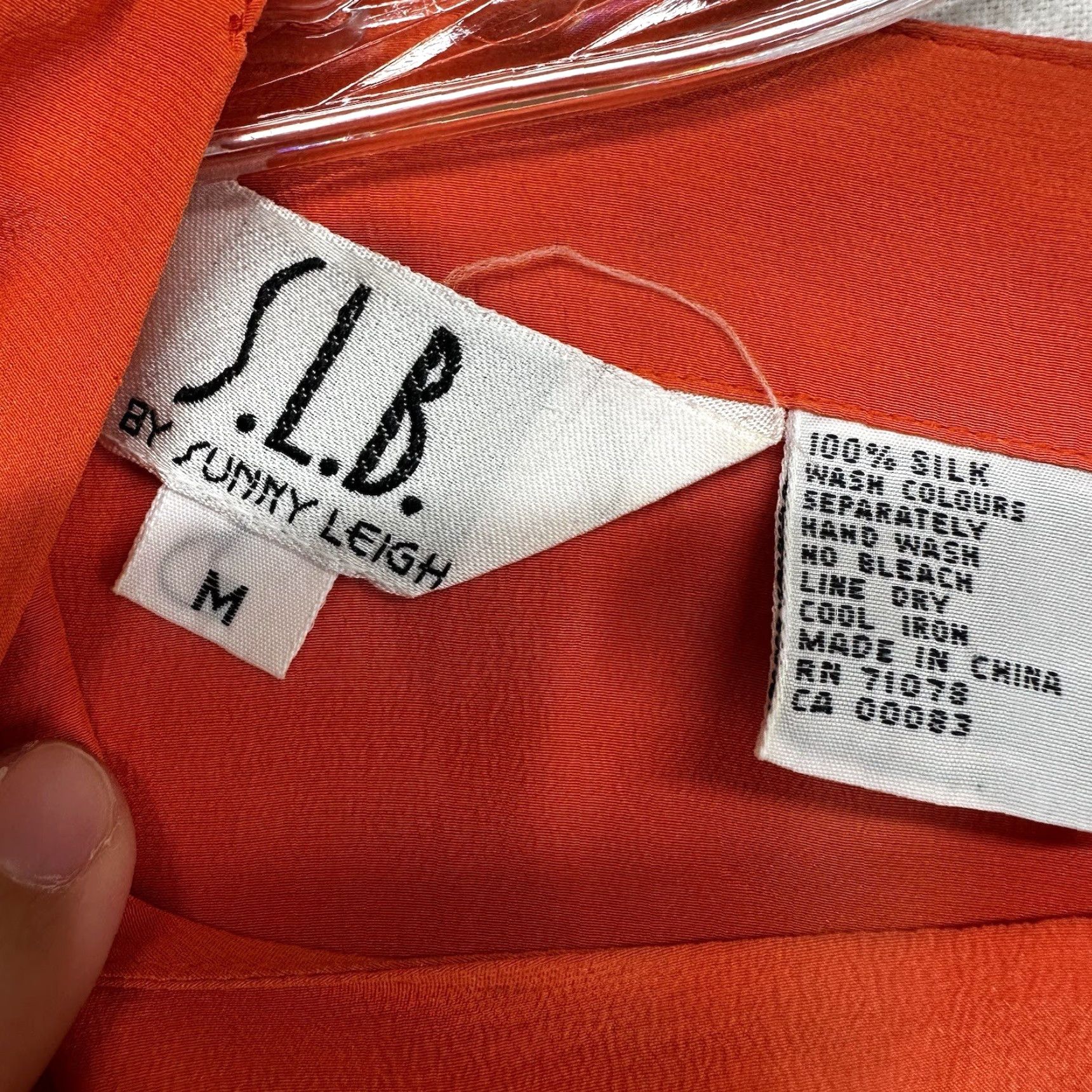 Vintage VINTAGE Sunny Leigh Blouse Woman Medium Orange Silk Animal Print Short Sleeve Button Back Casual Formal Fashion Size M / US 6-8 / IT 42-44 - 7 Thumbnail