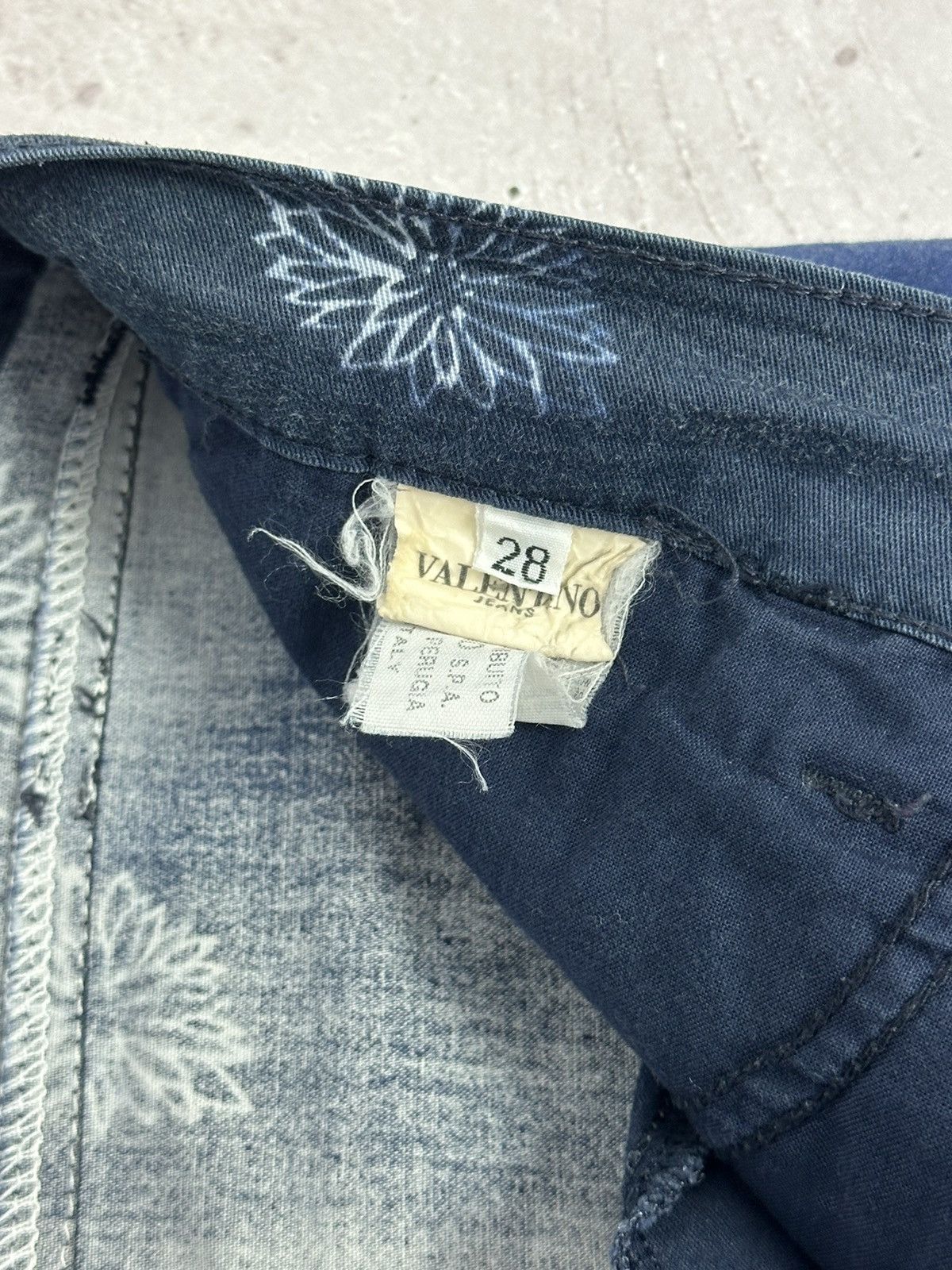 Valentino Valentino Vintage Floral Print Made in Italy Women’s Pants Size 28" / US 6 / IT 42 - 9 Thumbnail