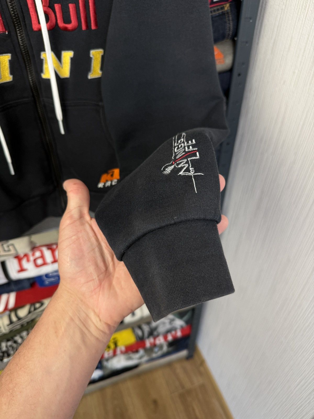 Japanese Brand Red Bull Vintage Zip Hoodie Big Center Logo Y2K Size US S / EU 44-46 / 1 - 13 Thumbnail