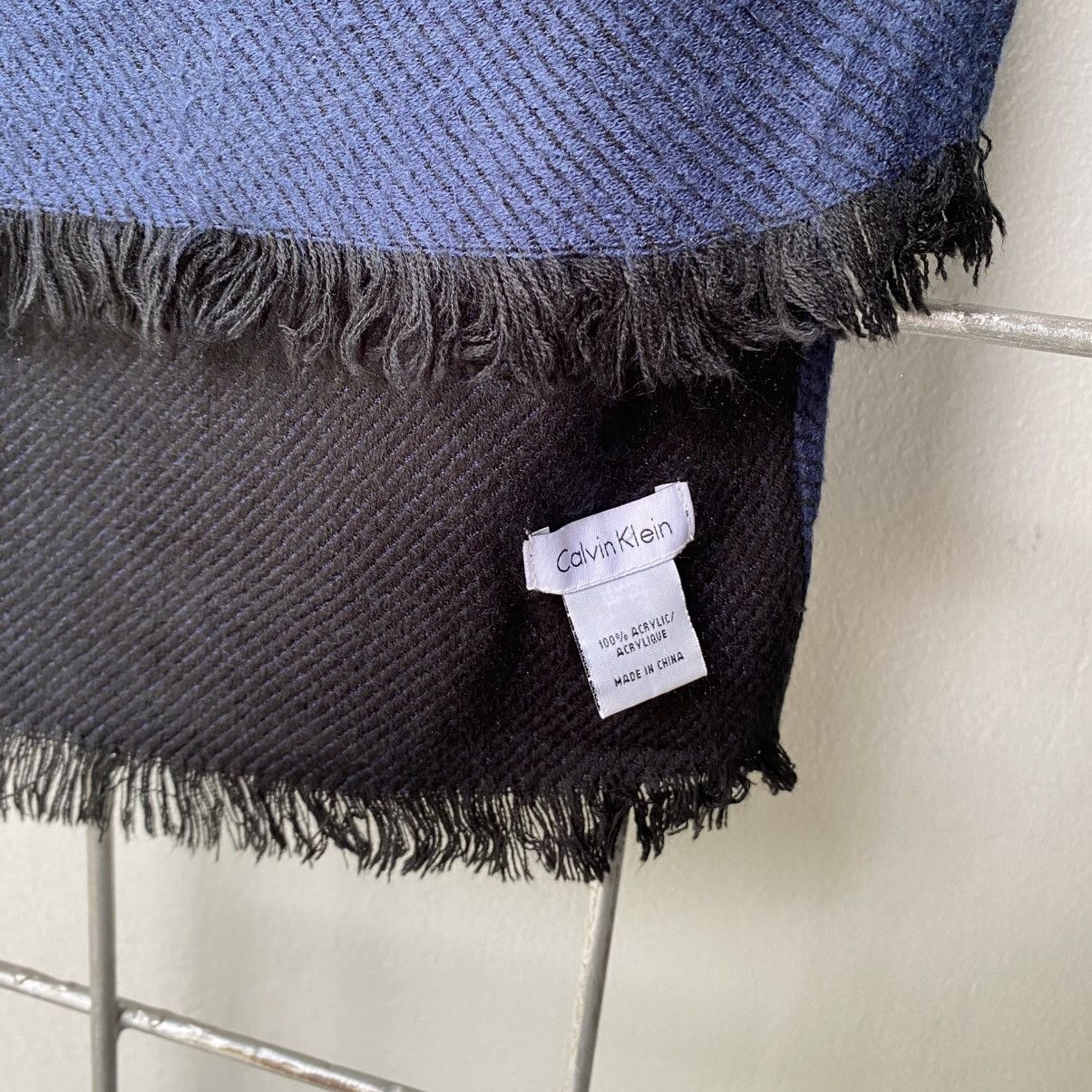 Calvin Klein Calvin Klein Navy & Black Logo Fringe Scarf Size ONE SIZE - 4 Thumbnail