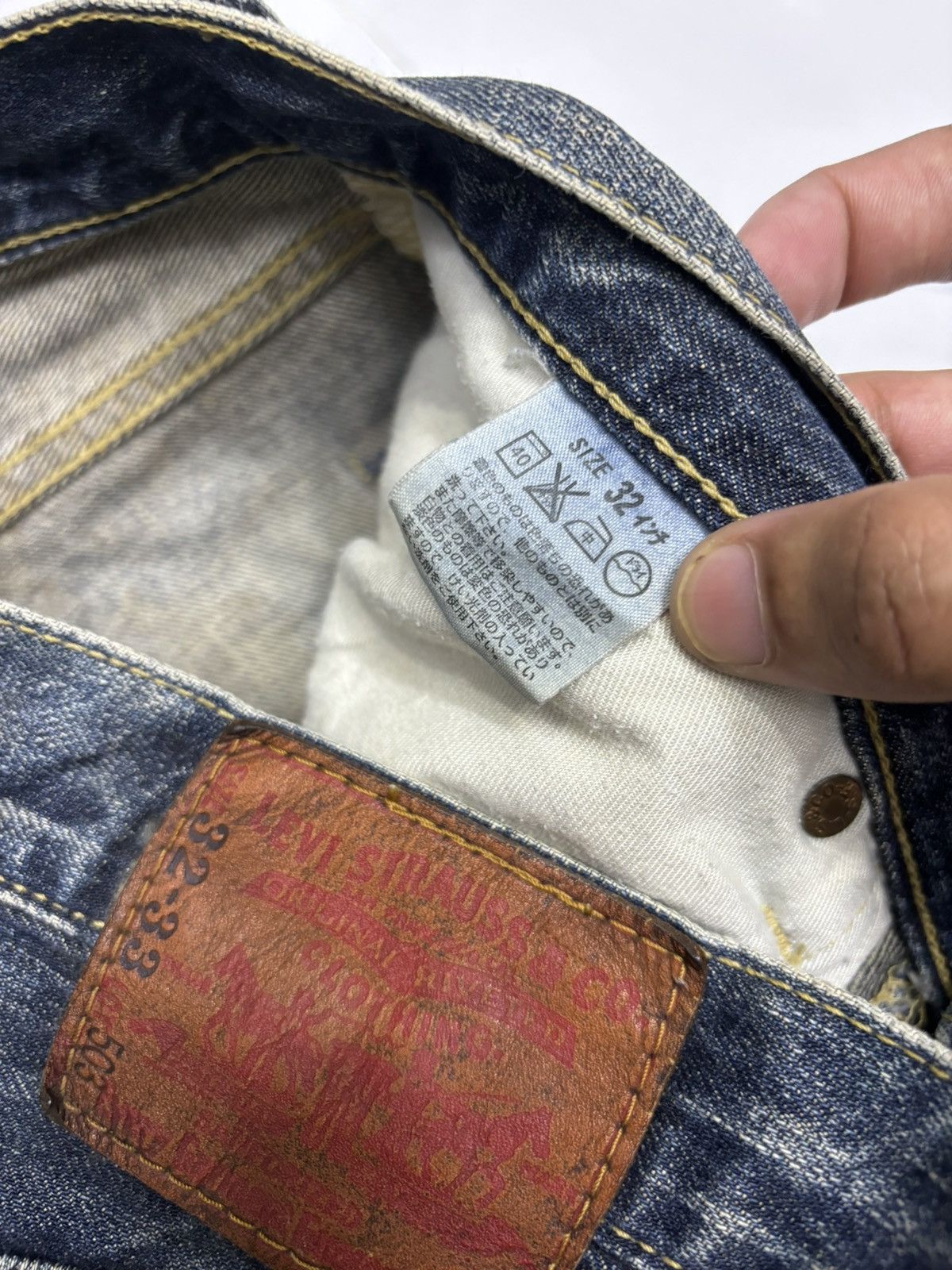 Levi's VINTAGE LEVIS 503 BAGGY DISTRESSED DENIM JEANS Size US 31 - 12 Thumbnail