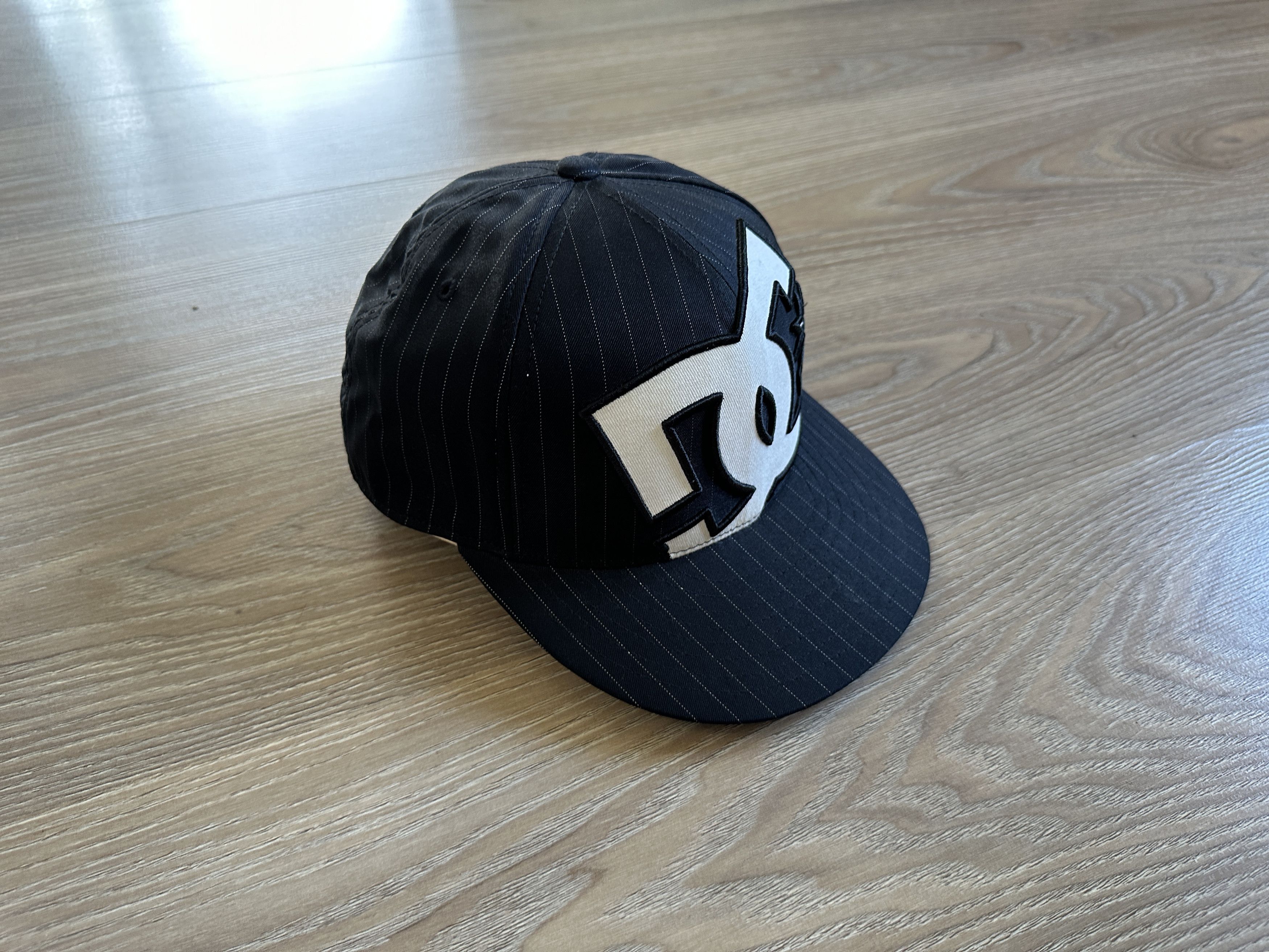 DC × Vintage Vintage DC Shoes Black Stripe Snapback Big Embroidered Logo Size ONE SIZE - 5 Thumbnail