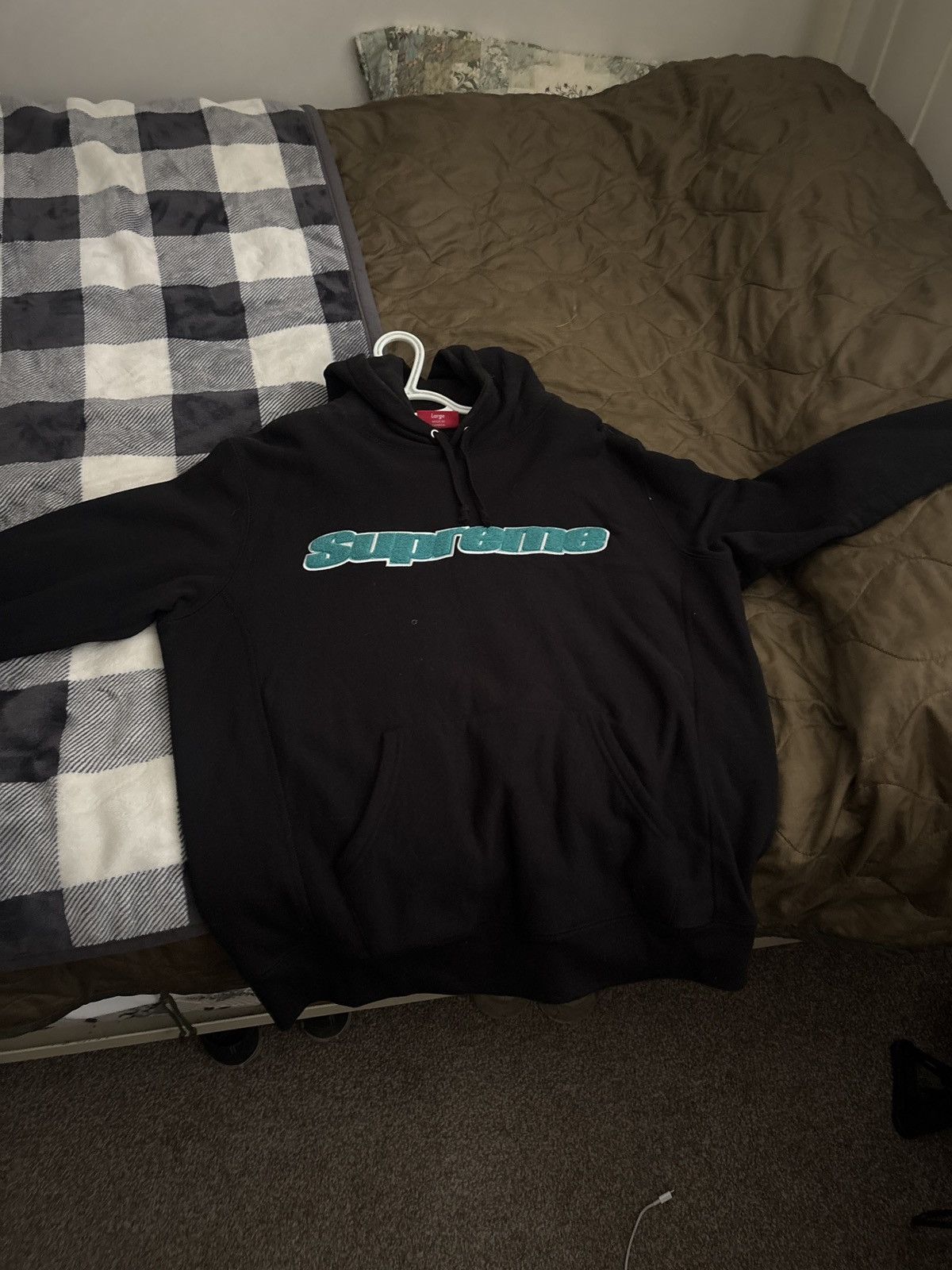 Supreme Supreme Blue fuzzy supreme logo Size US L / EU 52-54 / 3 - 6 Thumbnail