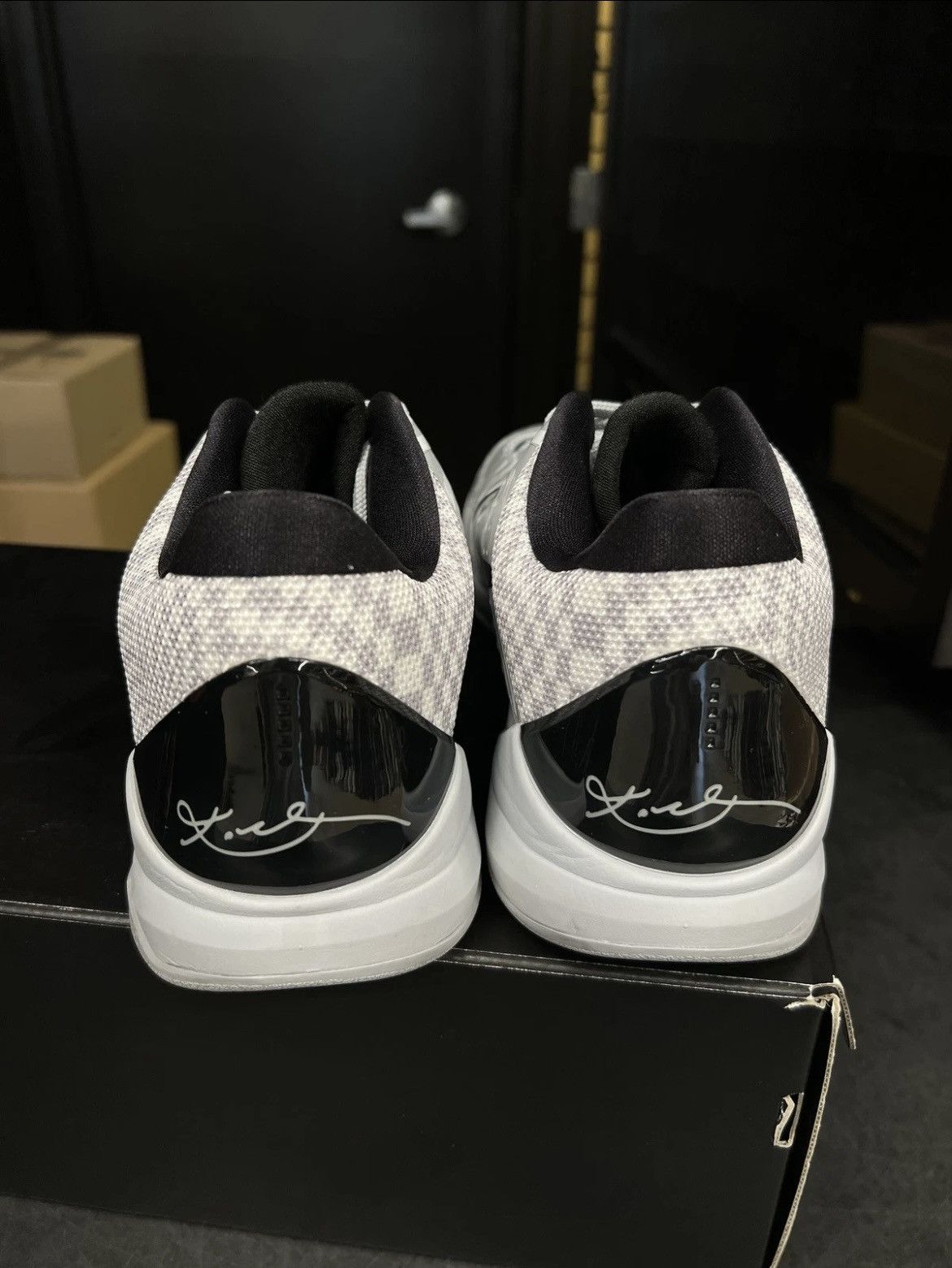 Nike Kobe 5 Protro Zebra PE Size US 11 / EU 44 - 2 Thumbnail
