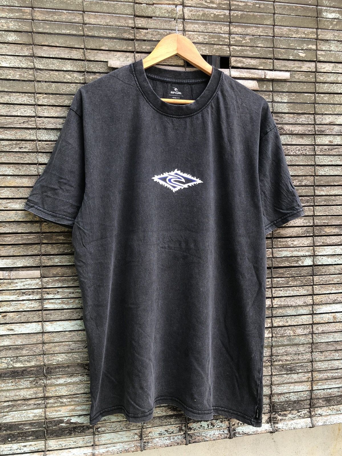 Vintage Crazy Vintage Y2K Sunfaded Rip Curl Centre Logo Backhit Tee Size US L / EU 52-54 / 3 - 4 Thumbnail