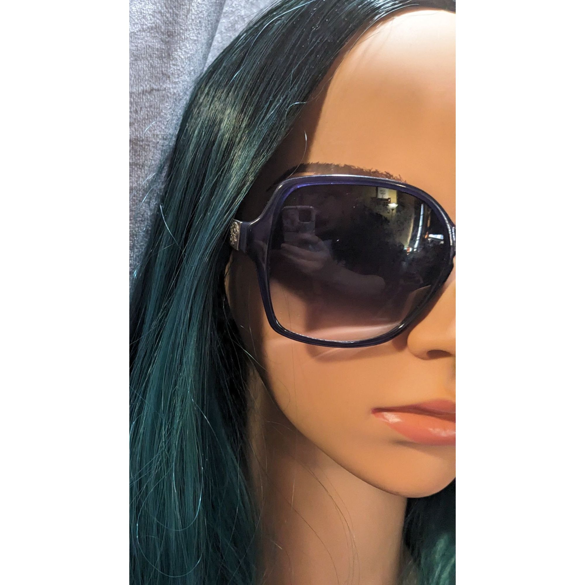 Vince Camuto Vince Camuto Blue Gradient Sunglasses With Silver Emblem Size ONE SIZE - 9 Thumbnail