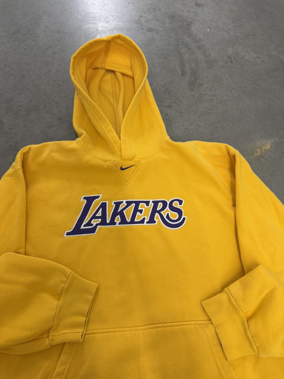 Nike Los Angeles Lakers Nike Center Swoosh Yellow Hoodie 2000s XL Size US XL / EU 56 / 4 - 2 Thumbnail