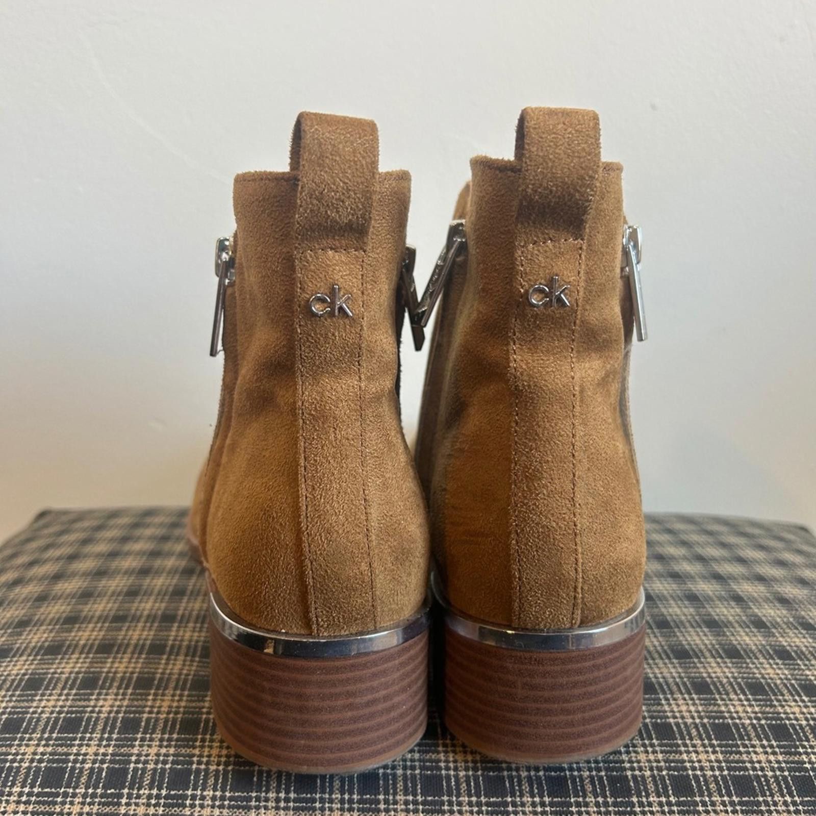 Calvin Klein NWOT Calvin Klein WomenTan Suede Side Zip Ankle Boots Size 9 Size US 9 / IT 39 - 4 Thumbnail