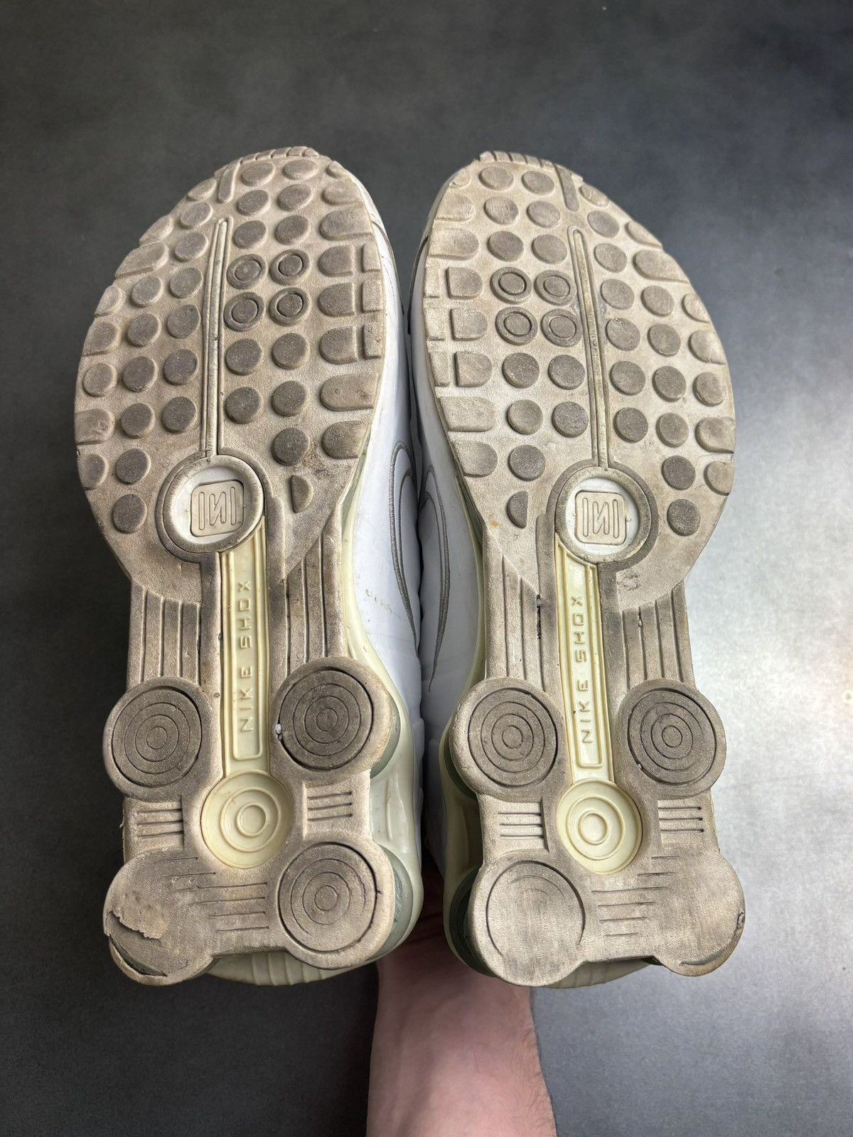 Nike × Vintage 2 Pairs OG 2001 Nike Shox R4 Vintage Nike Beater 104265 Size US 10.5 / EU 43-44 - 18 Thumbnail