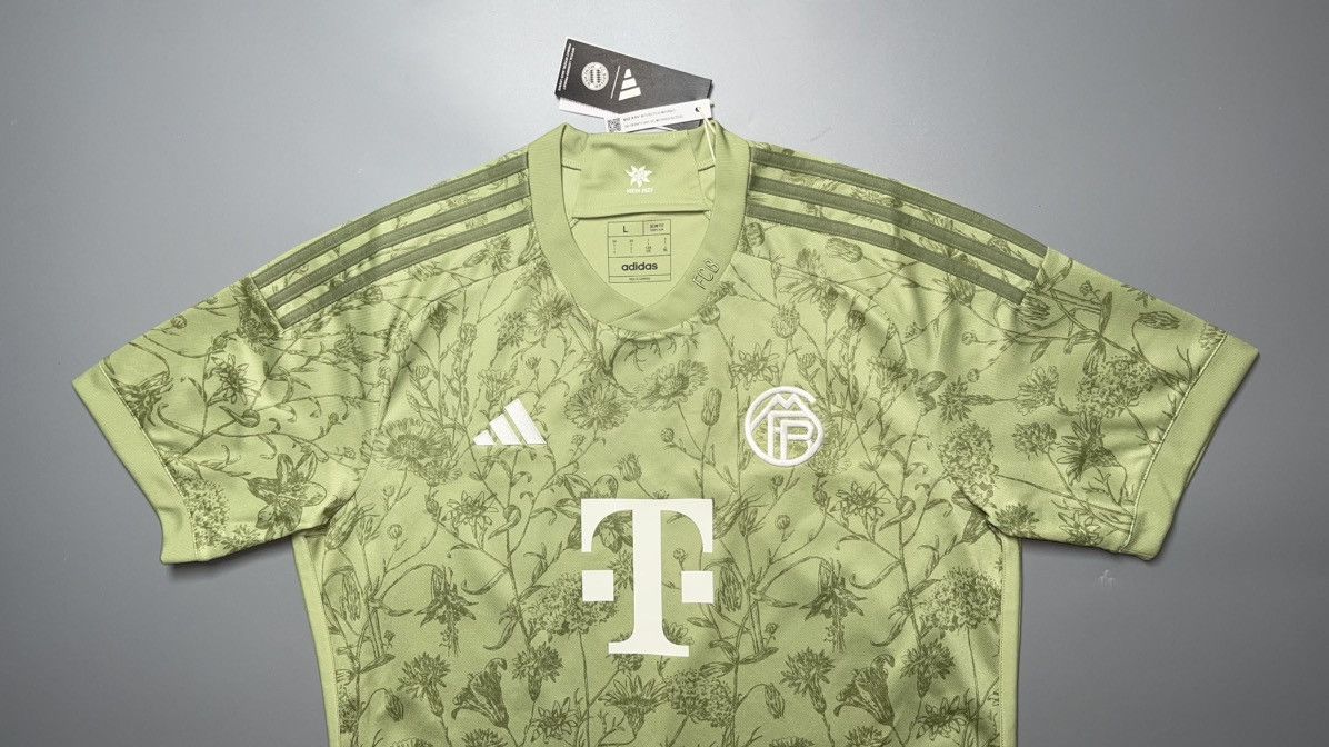 Adidas BAYERN ADIDAS 2023/2024 SOCCER OKTOBERFEST JERSEY #25 MULLER Size US L / EU 52-54 / 3 - 3 Thumbnail