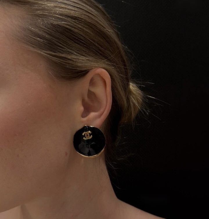 Chanel 26M Coco Beach Gold Shell Seashell CC Logo Dangle Earrings Size ONE SIZE - 10 Thumbnail