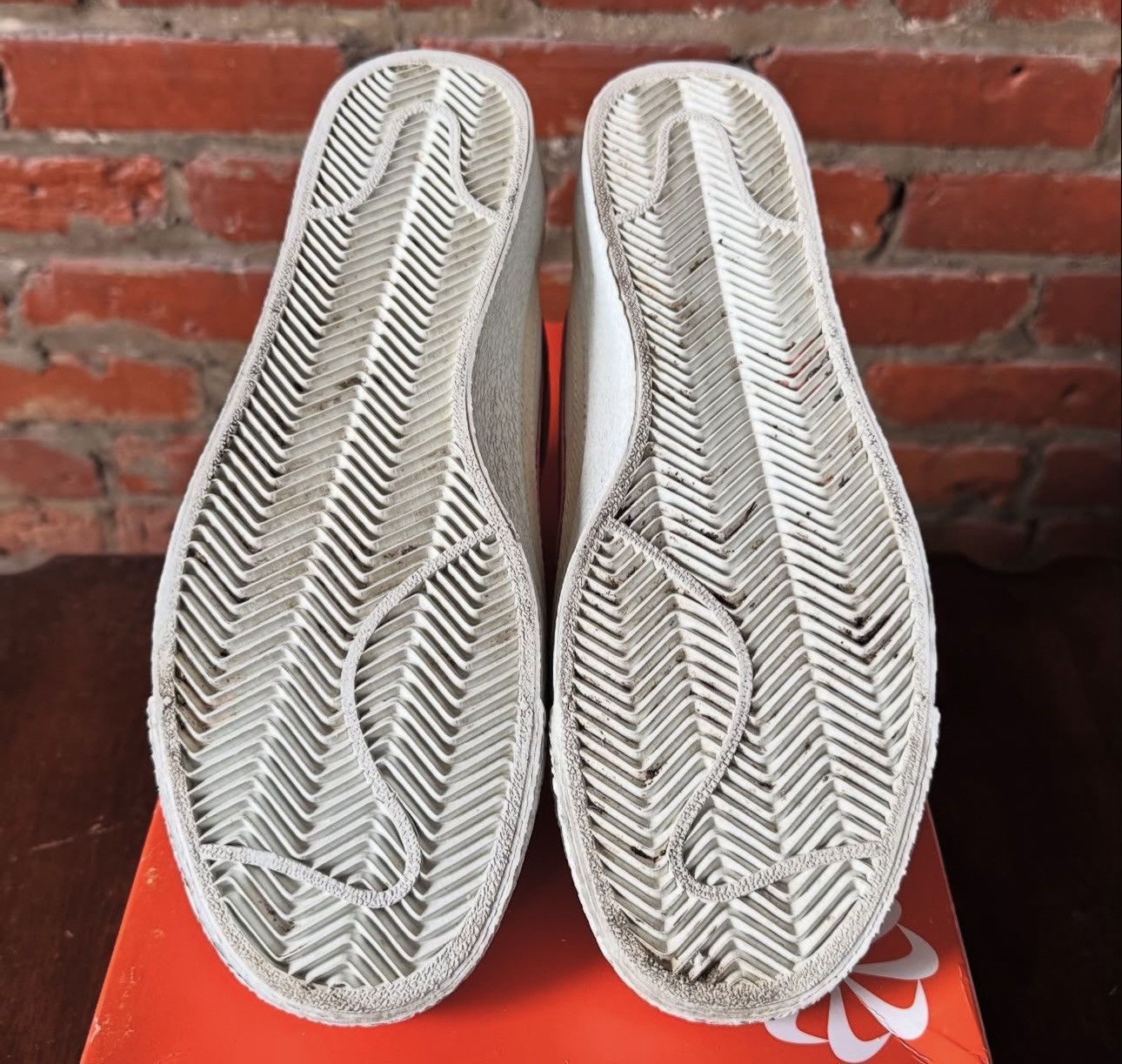 Nike 1981 NIKE BRUIN OG WHITE RED BACK TO THE FUTURE SIZE 8.5 Size US 8.5 / EU 41-42 - 5 Thumbnail
