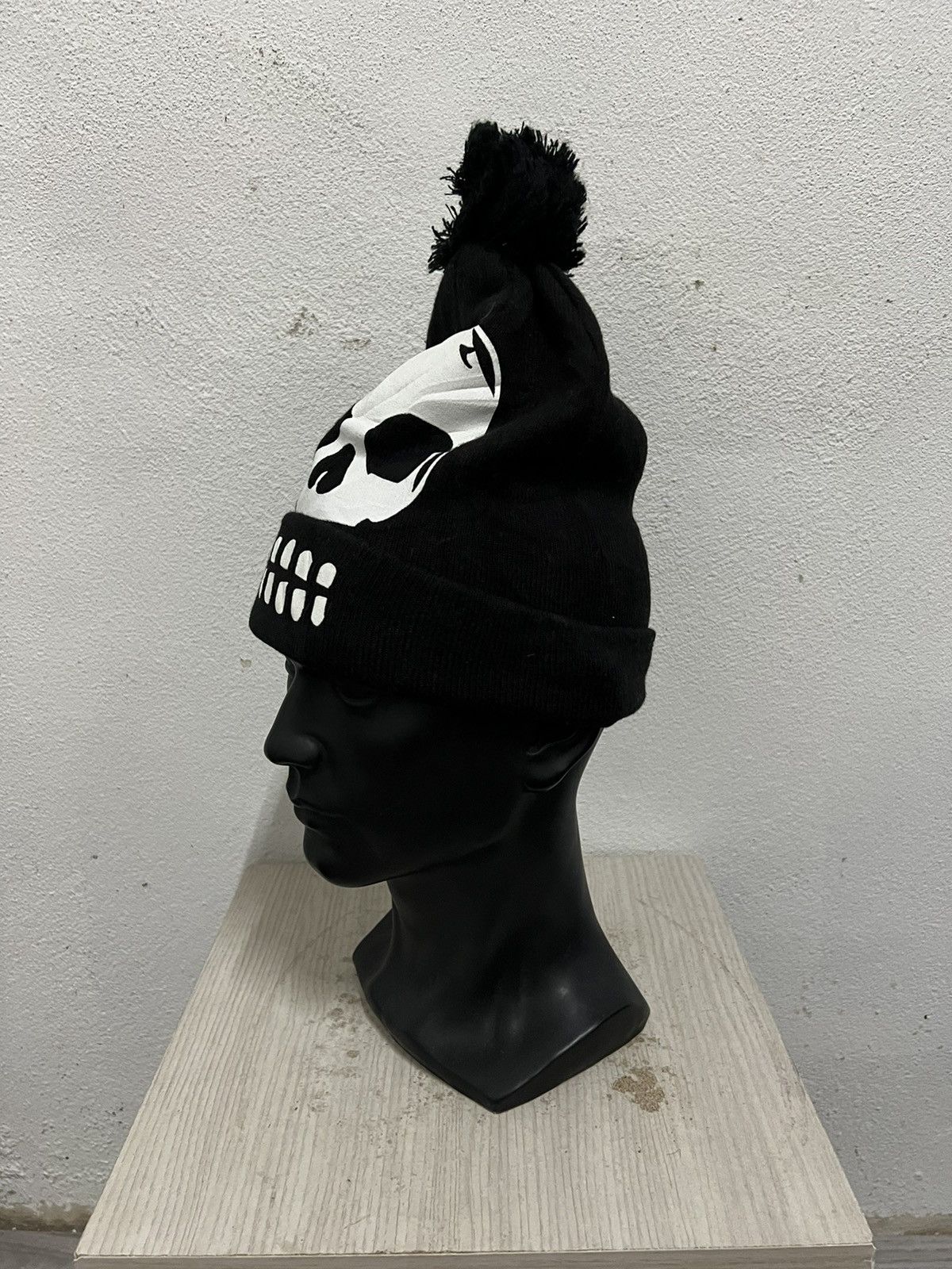 Seditionaries × Vintage Vintage H&M Skulls Seditionaries Beanie Hat Size ONE SIZE - 3 Thumbnail