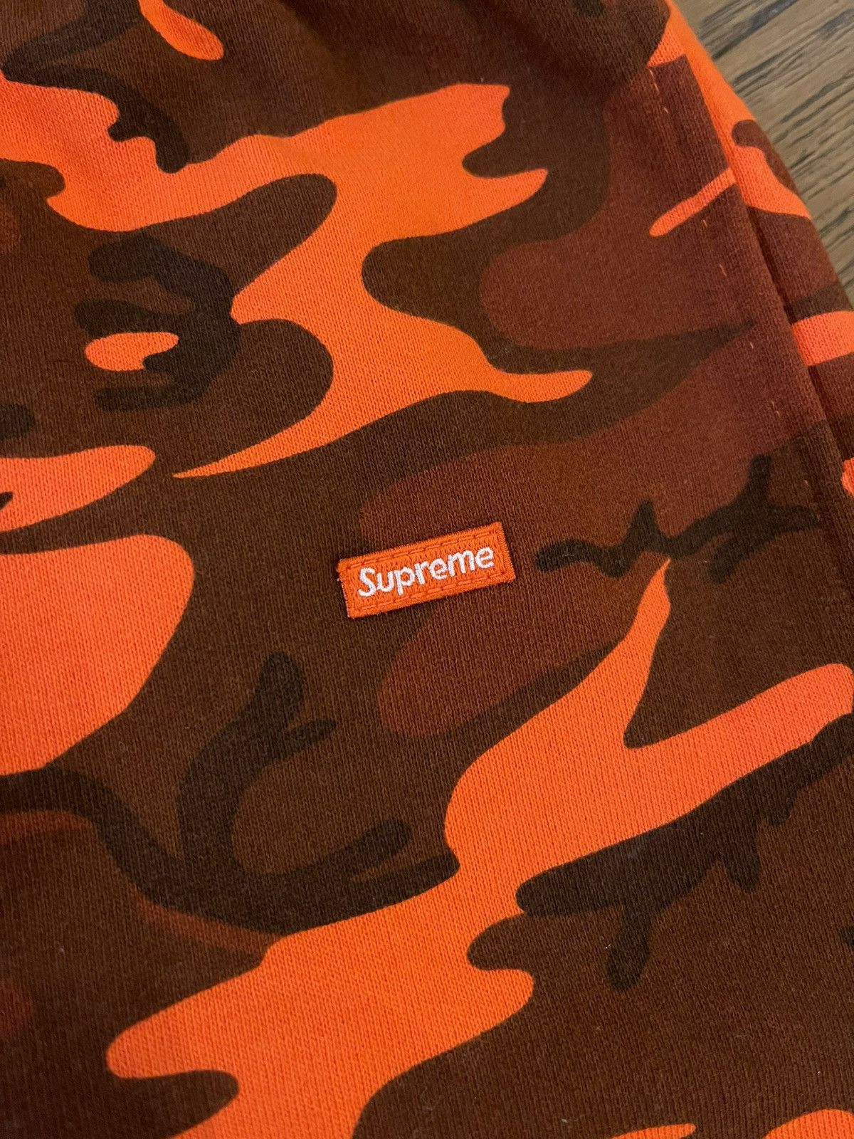 Supreme Supreme Small Box Sweatshort “Bright Orange Camo” size L Size US 36 / EU 52 - 3 Thumbnail