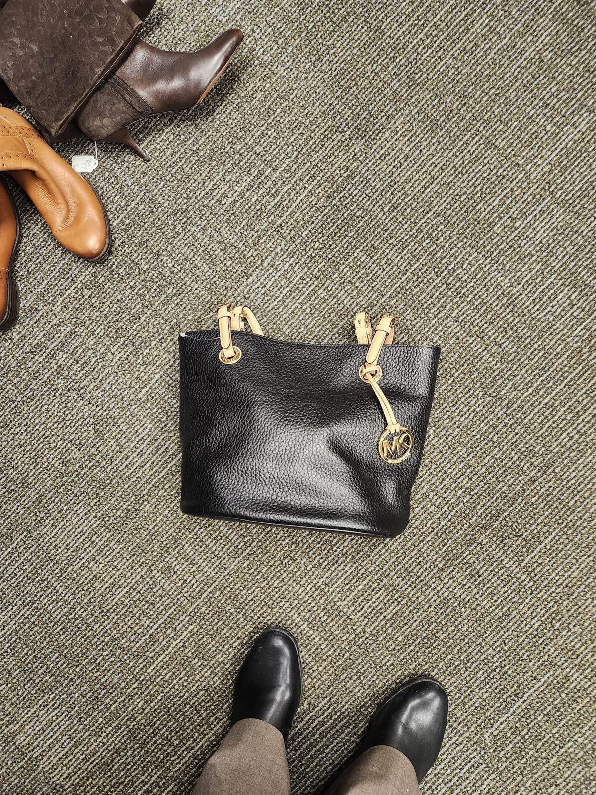 Designer Michael Kors Size ONE SIZE - 2 Thumbnail