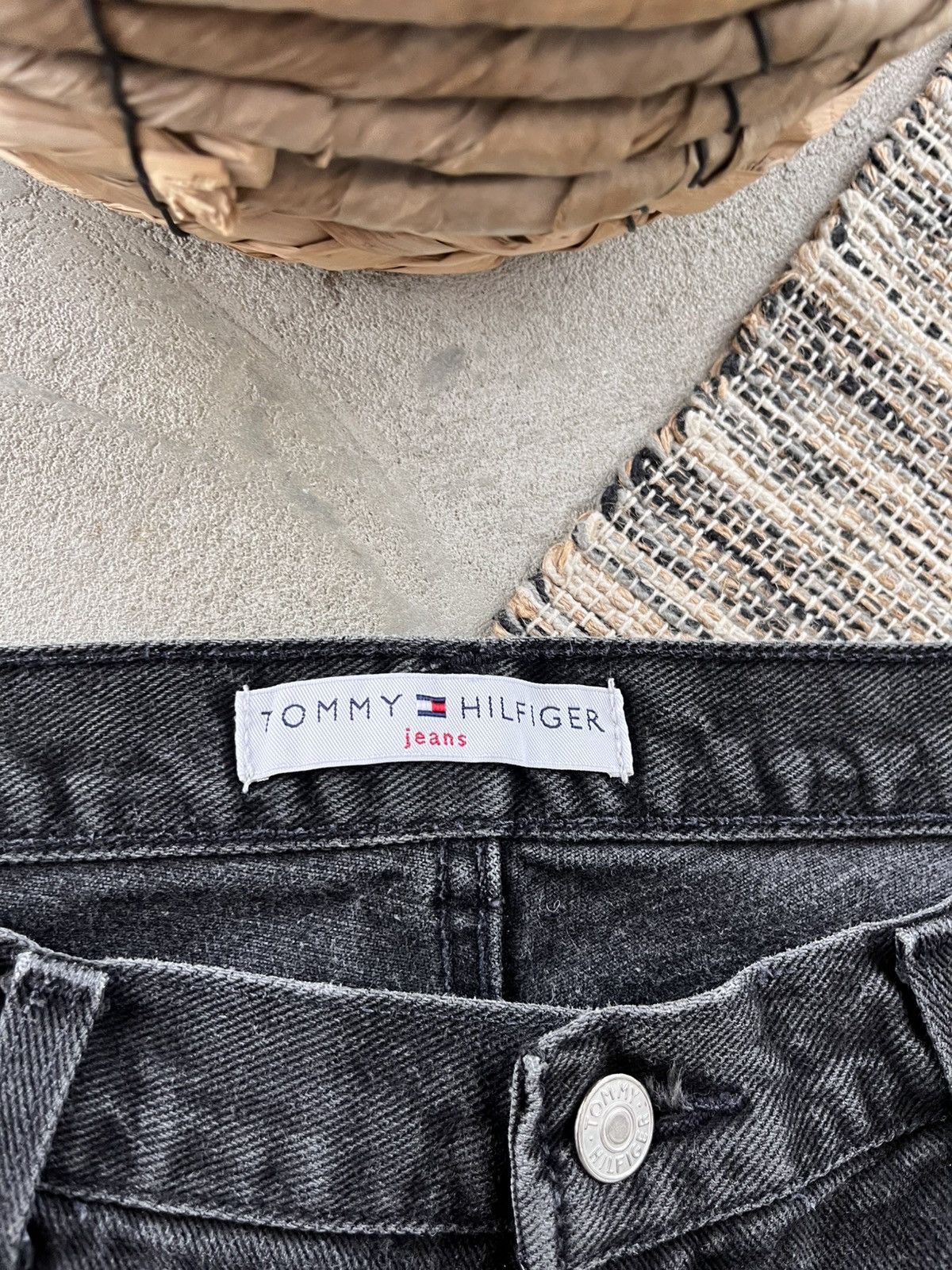 Tommy Hilfiger Vintage Tommy Hilfiger Black Grey Straight Denim Jeans Y2K Size US 34 / EU 50 - 17 Thumbnail