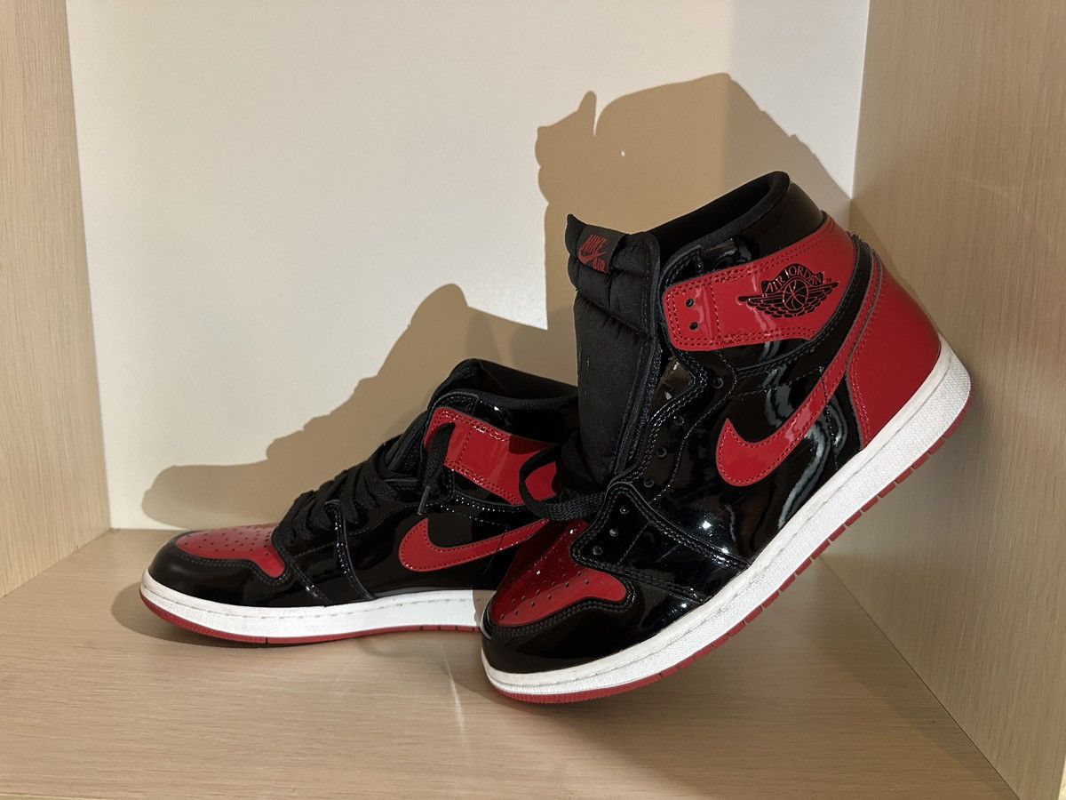 Jordan Brand Jordan 1 Retro Red Size US 9.5 / EU 42-43 - 1 Thumbnail