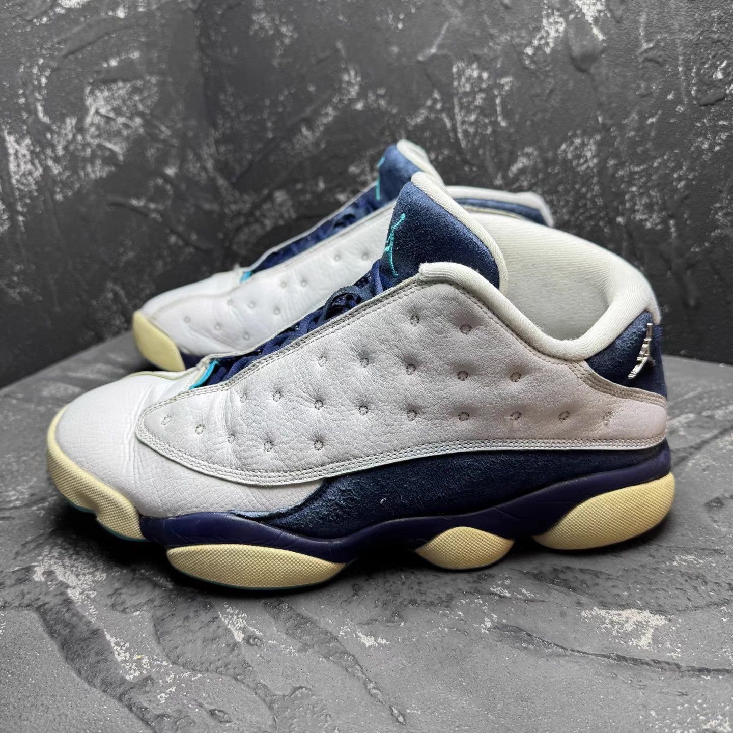 Nike Air Jordan 13 Hornets White & Blue Q10 Size US 9 / EU 42 - 2 Thumbnail