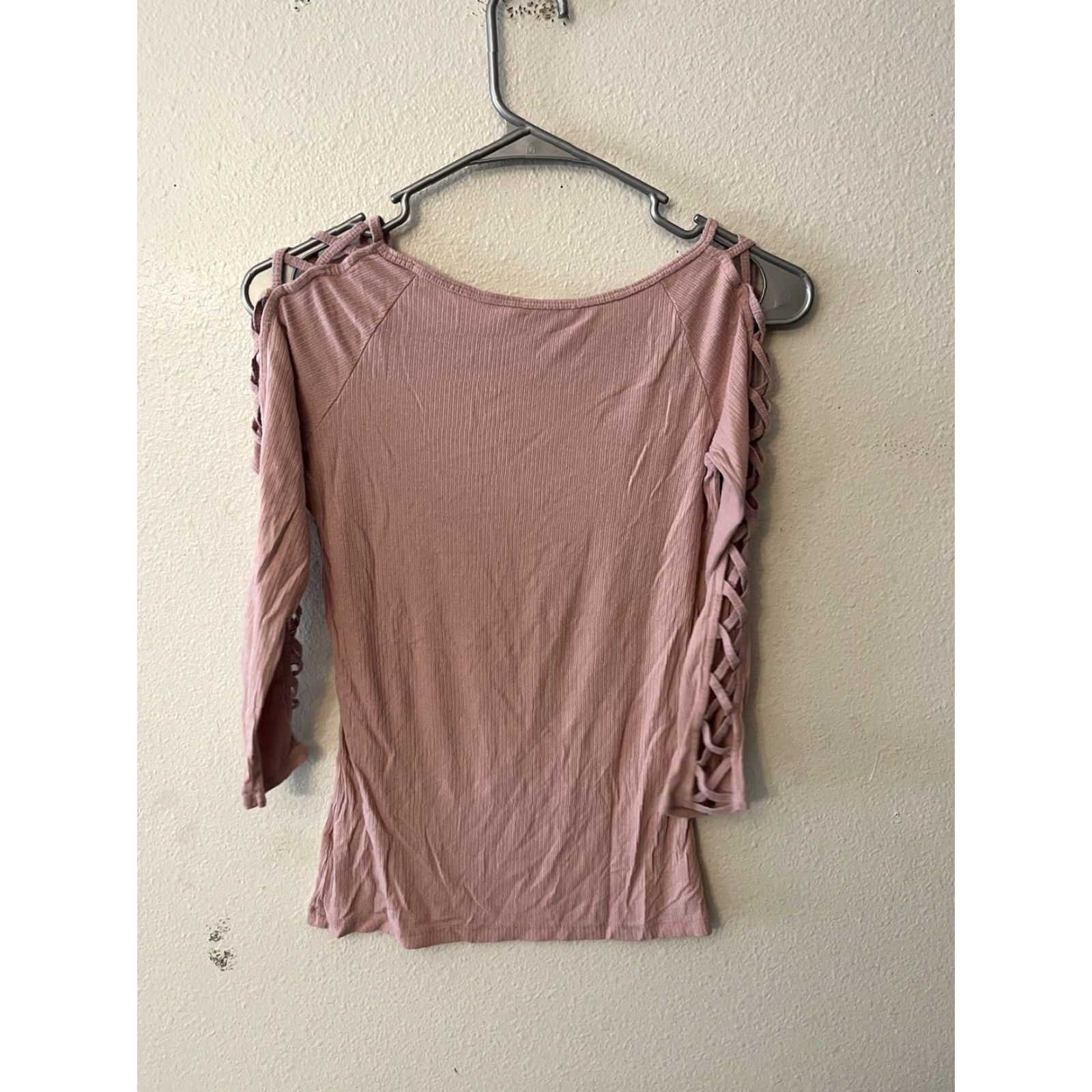Aeropostale A'EROPOSTALE Blouse Shirt Pink Size S 3/4 Sleeve Round Neck Satin Rayon Woven Knit Tunic Womens Casual Travel Size S / US 4 / IT 40 - 3 Thumbnail